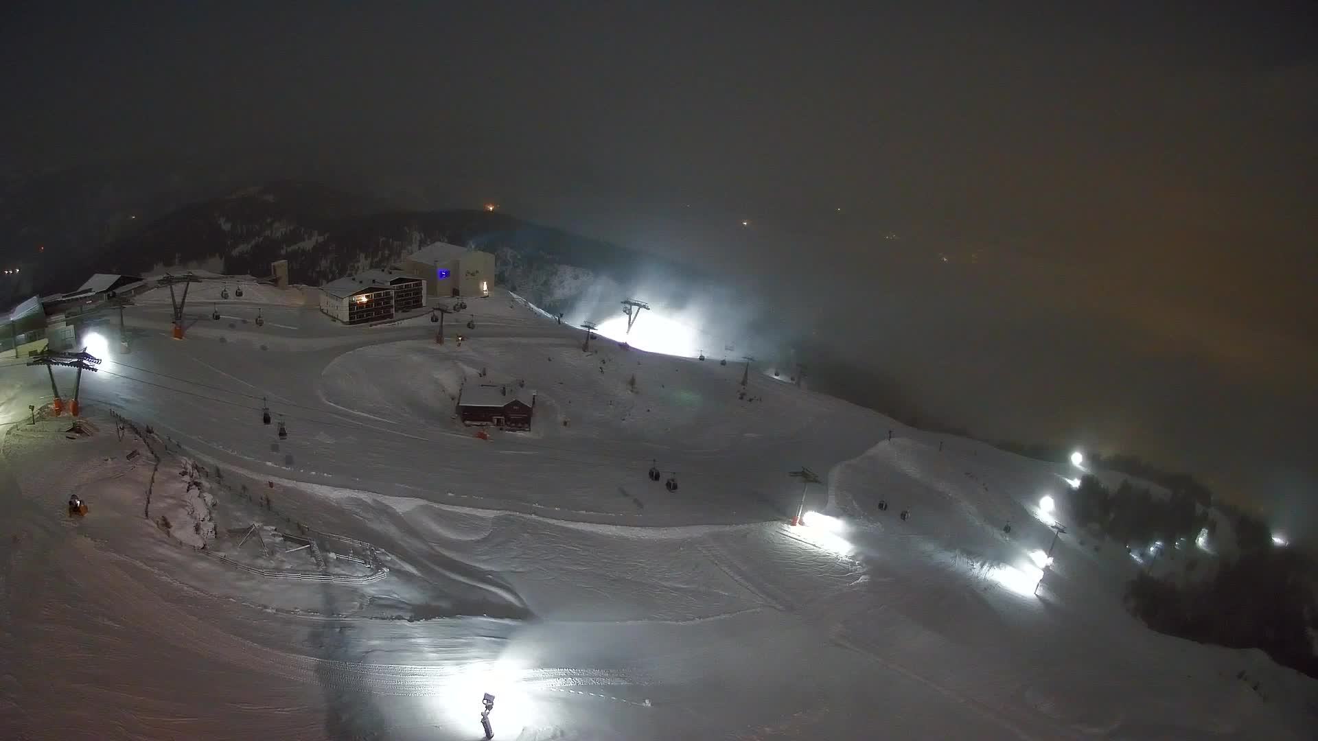 Cima estación de esquí Kronplatz | vista hacia Brunico