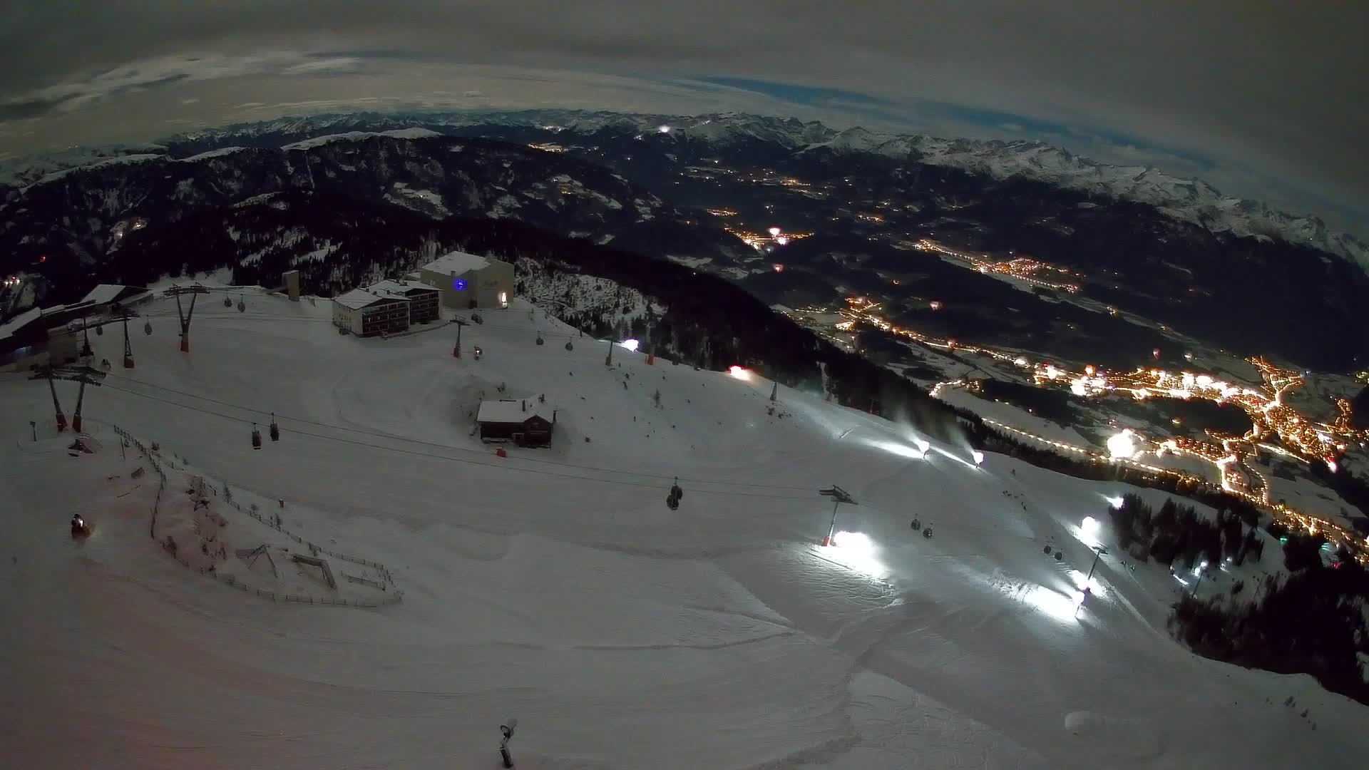 Cima estación de esquí Kronplatz | vista hacia Brunico