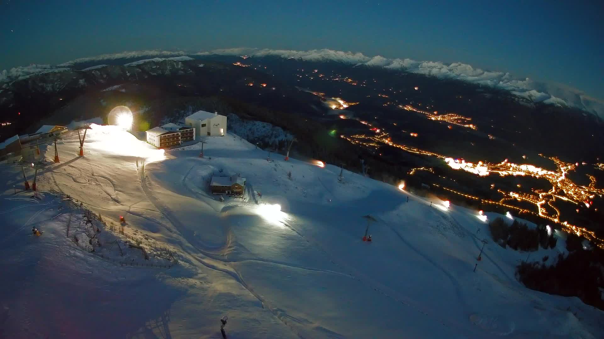 Cima estación de esquí Kronplatz | vista hacia Brunico