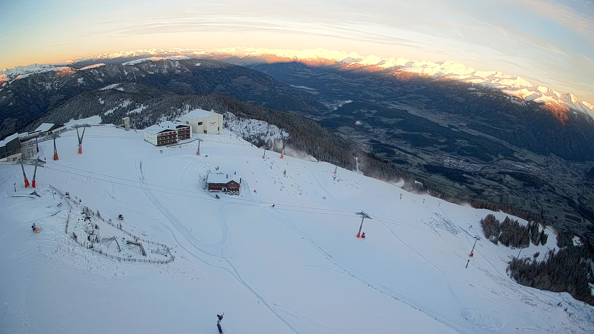 Cima estación de esquí Kronplatz | vista hacia Brunico
