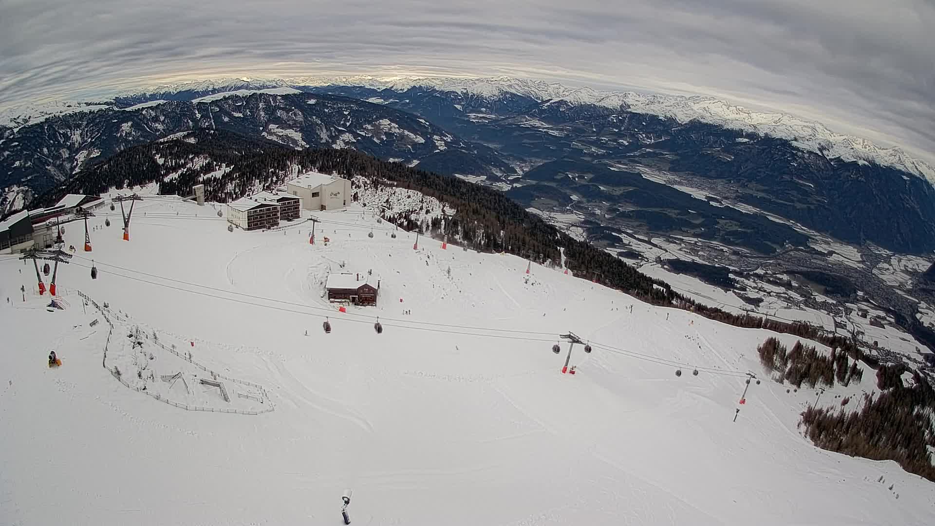 Stazione sciistica di Plan de Corones | vista su Brunico