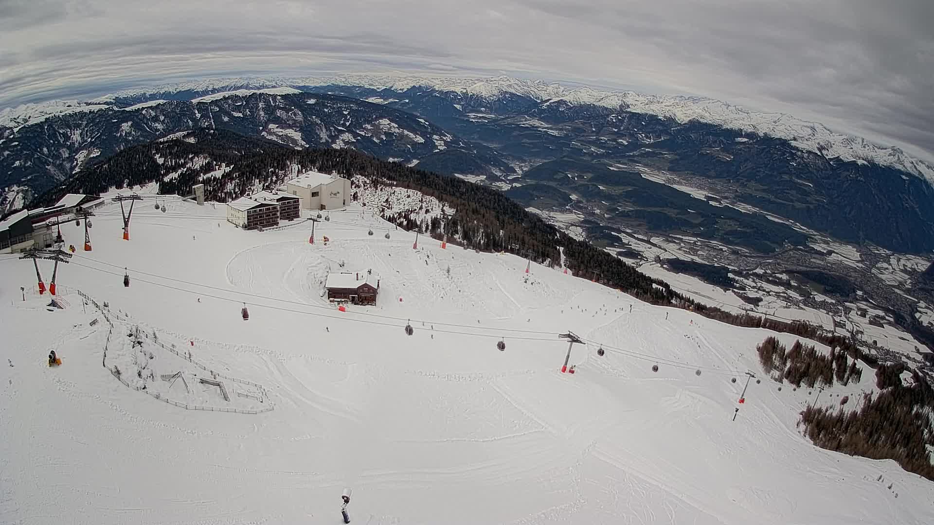 Stazione sciistica di Plan de Corones | vista su Brunico
