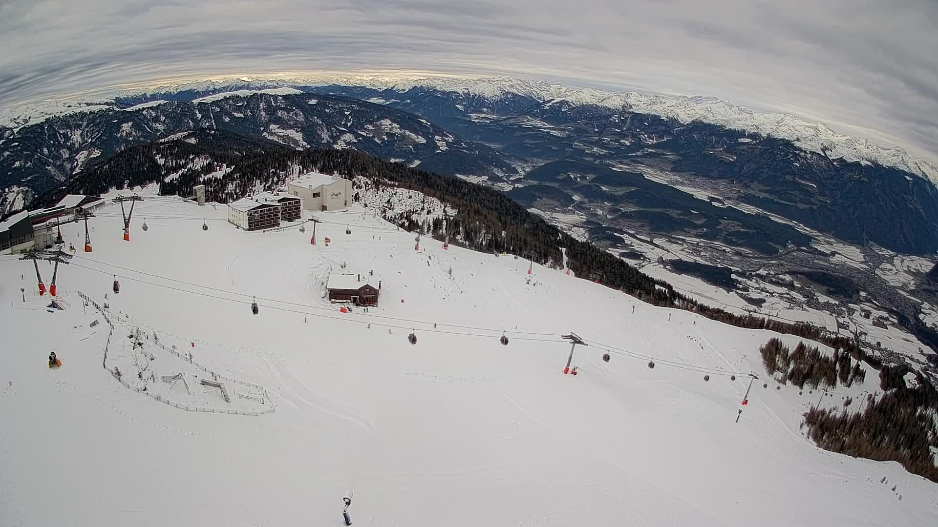 Skigebiet Kronplatz Gipfel | Blick auf Bruneck