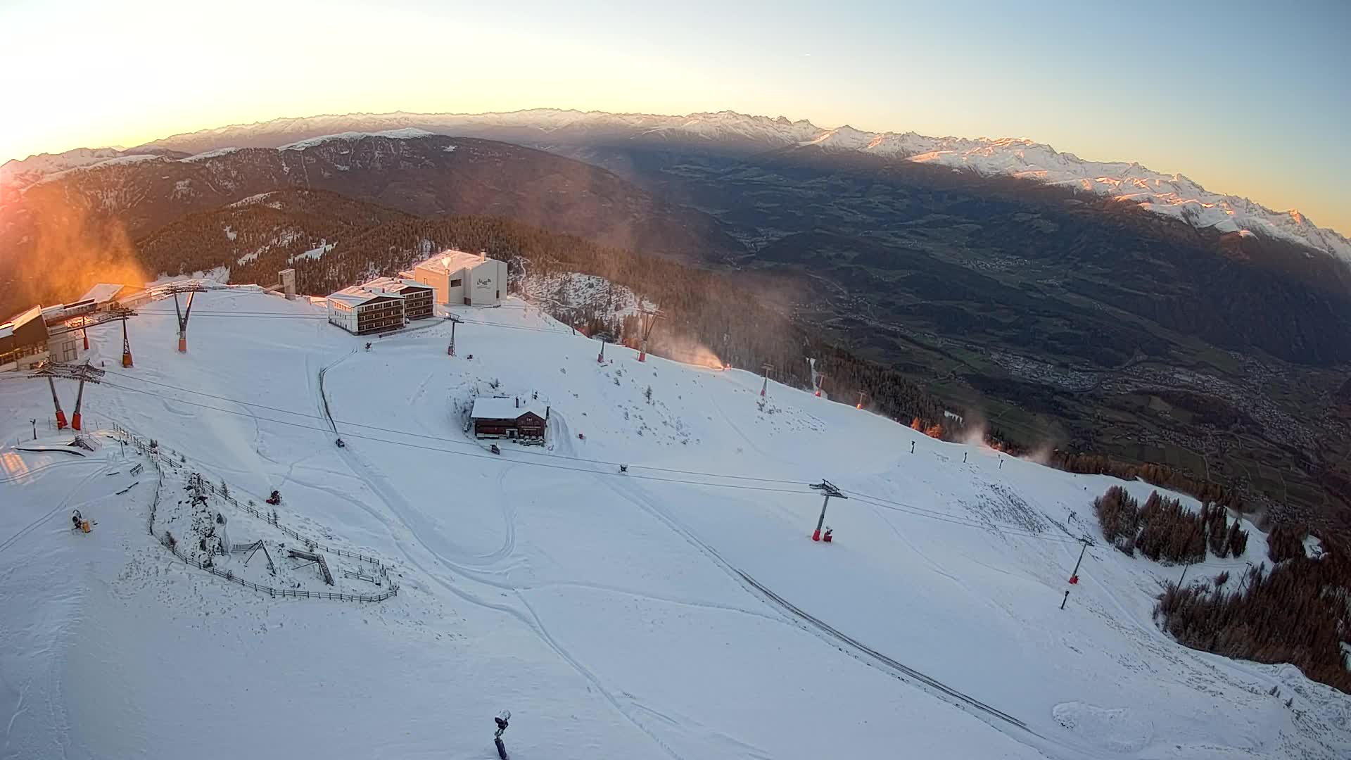 Cima estación de esquí Kronplatz | vista hacia Brunico