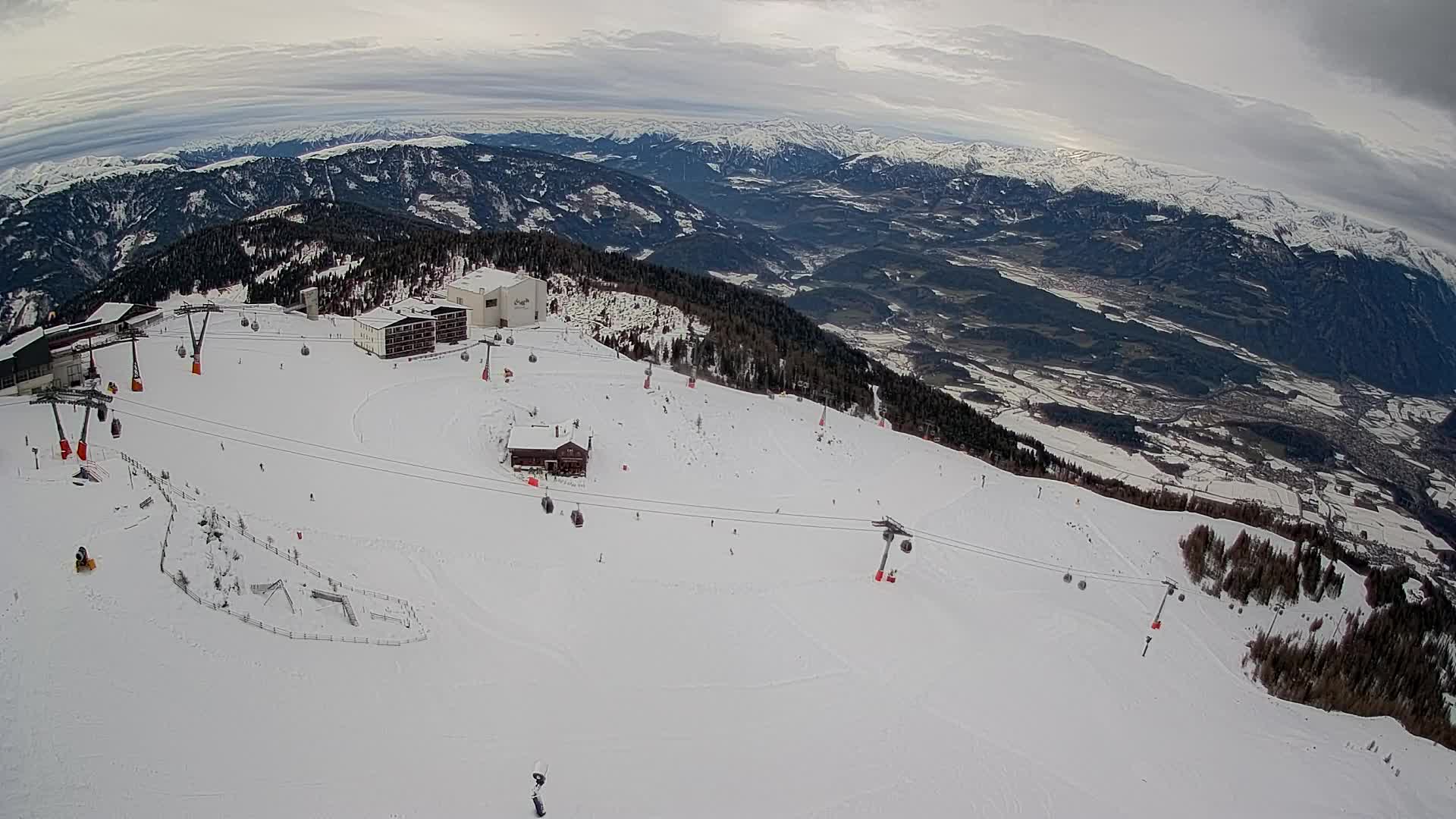Cima estación de esquí Kronplatz | vista hacia Brunico