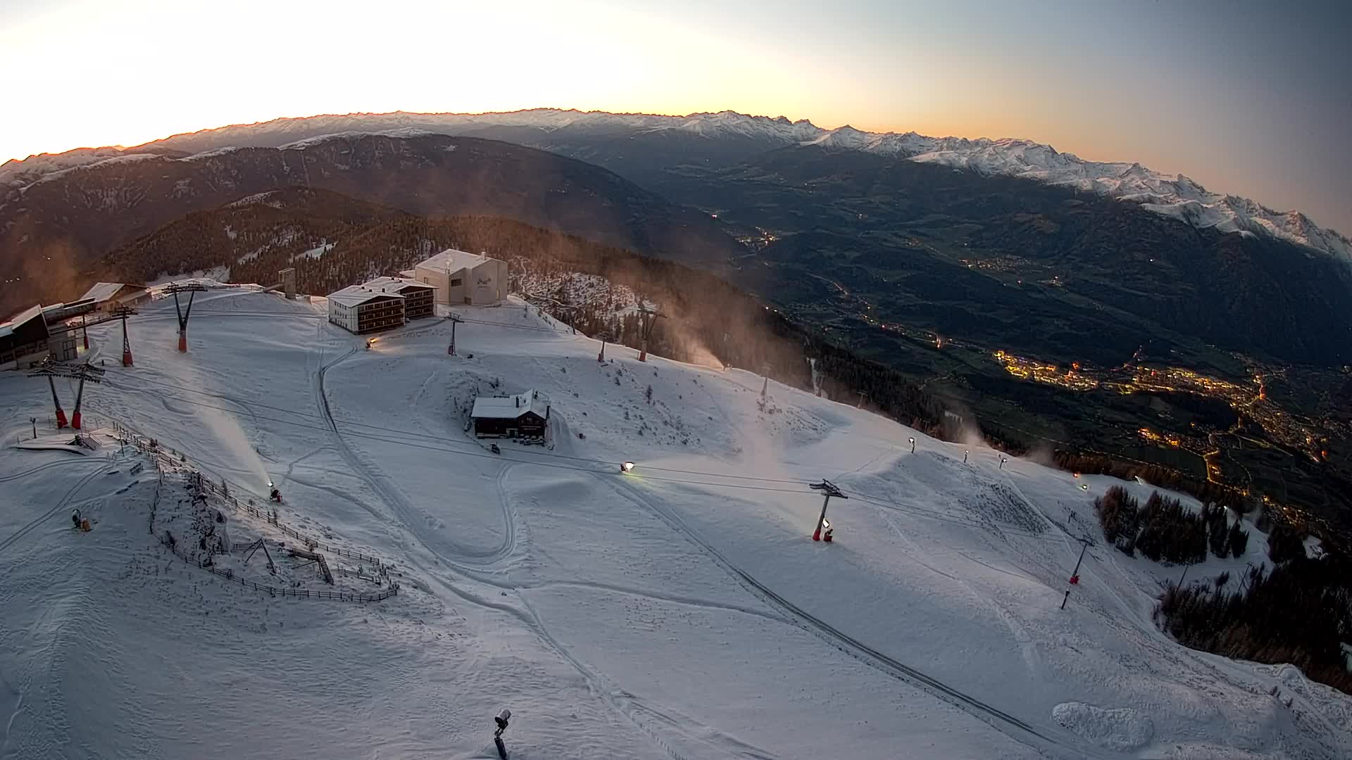 Cima estación de esquí Kronplatz | vista hacia Brunico