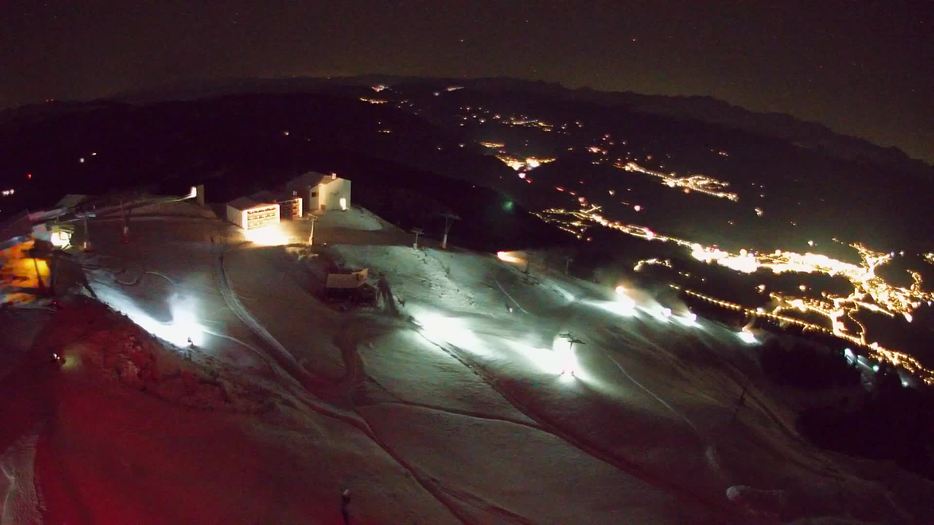 Cima estación de esquí Kronplatz | vista hacia Brunico
