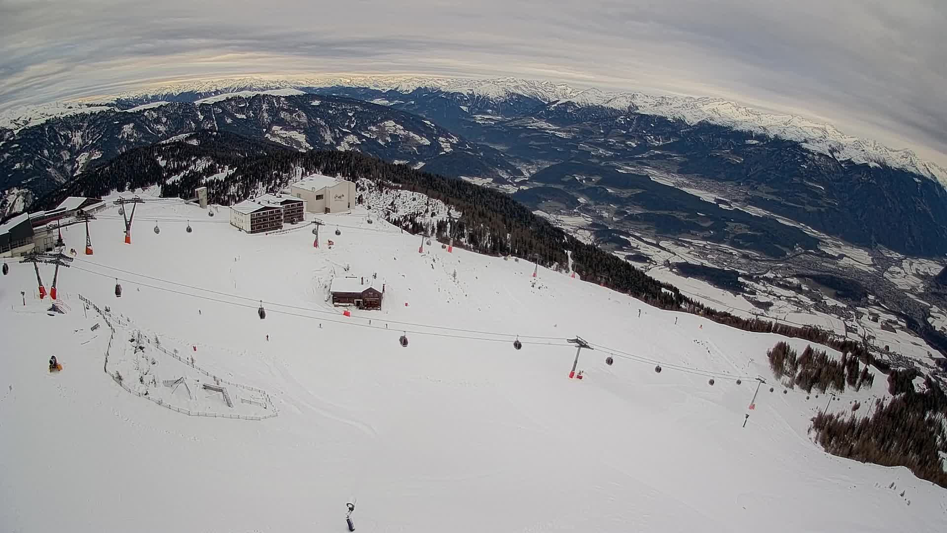 Stazione sciistica di Plan de Corones | vista su Brunico