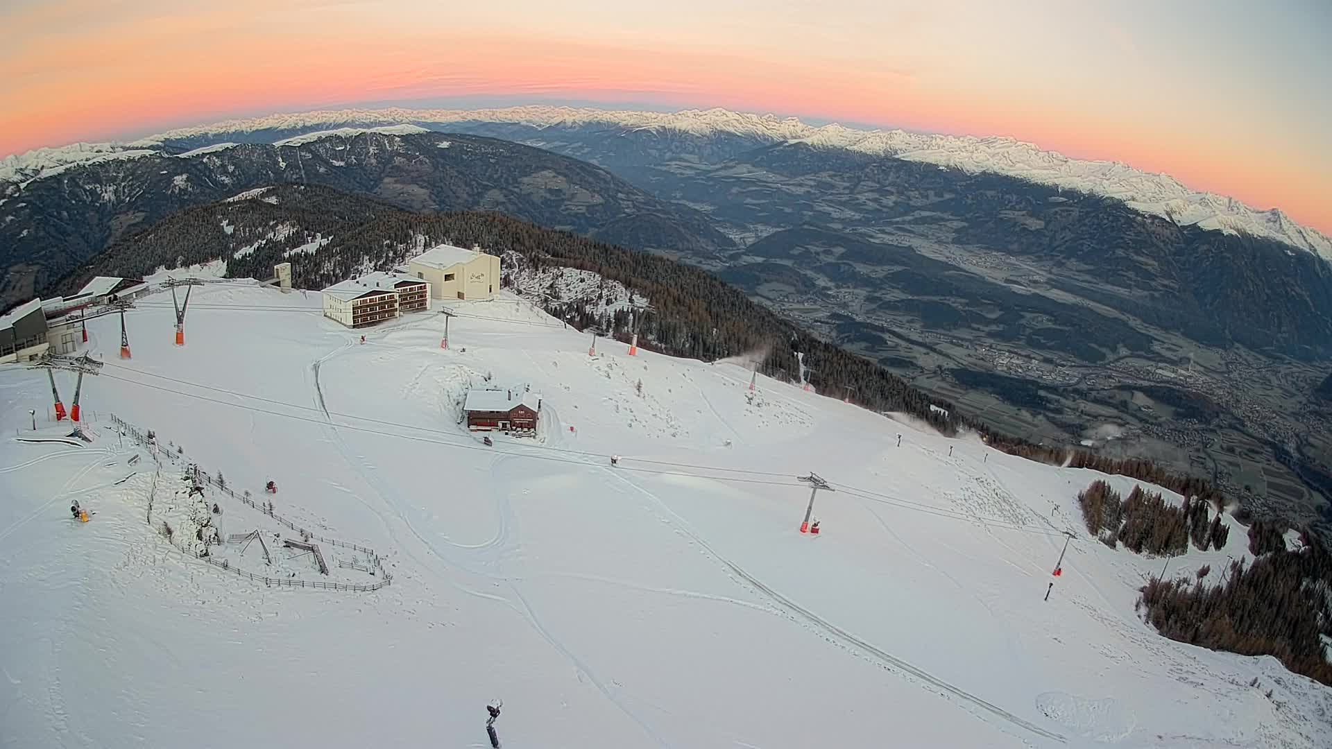 Cima estación de esquí Kronplatz | vista hacia Brunico