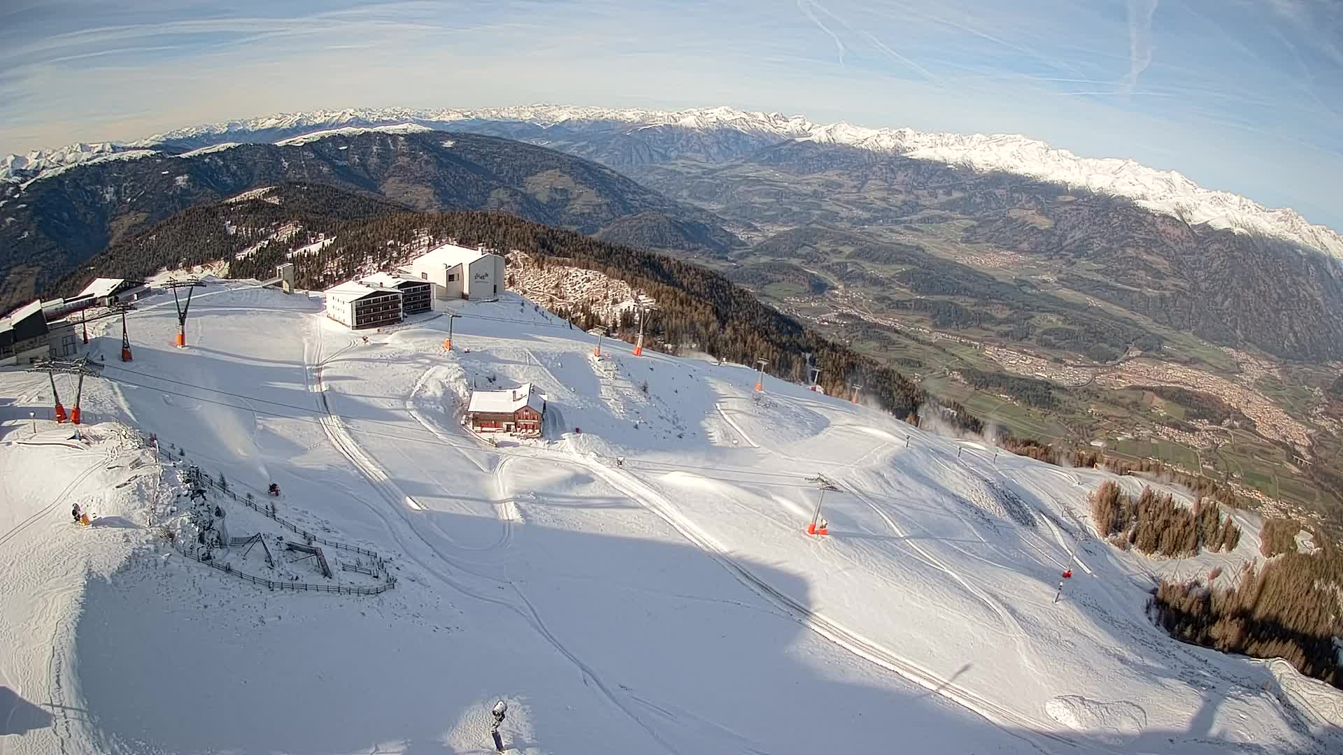 Cima estación de esquí Kronplatz | vista hacia Brunico