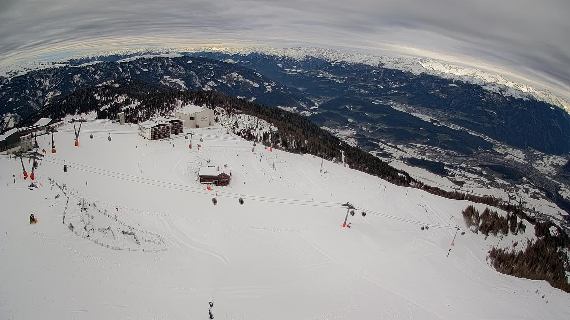 Skigebiet Kronplatz Gipfel | Blick auf Bruneck