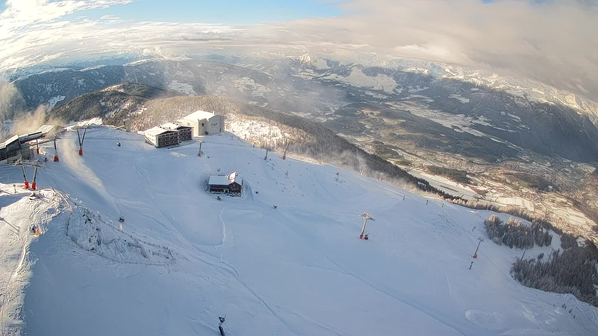 Cima estación de esquí Kronplatz | vista hacia Brunico