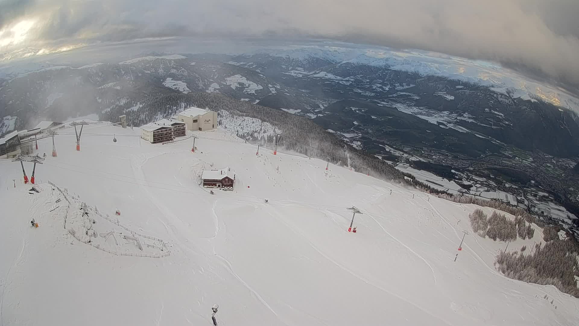 Skigebiet Kronplatz Gipfel | Blick auf Bruneck