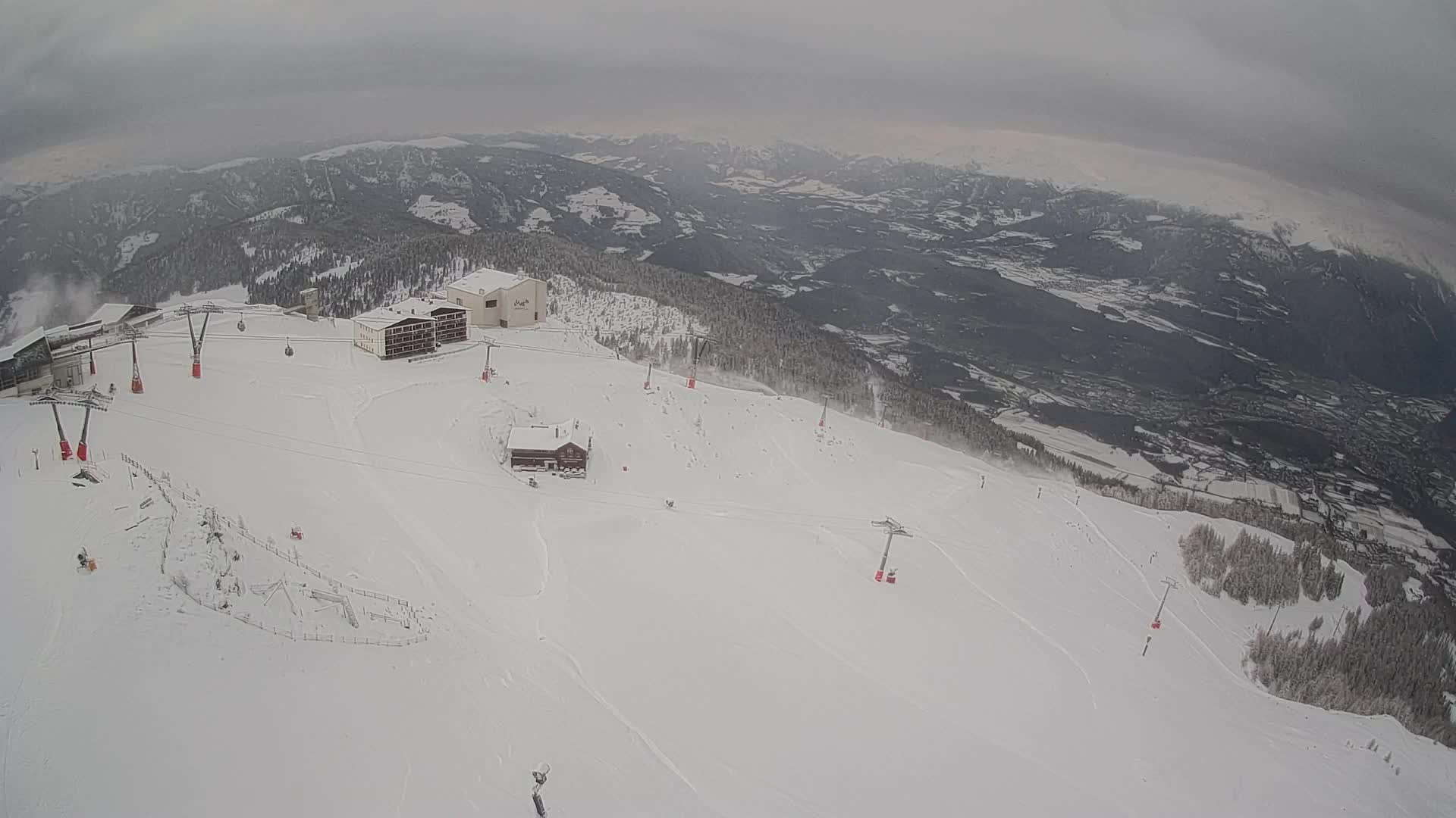 Cima estación de esquí Kronplatz | vista hacia Brunico