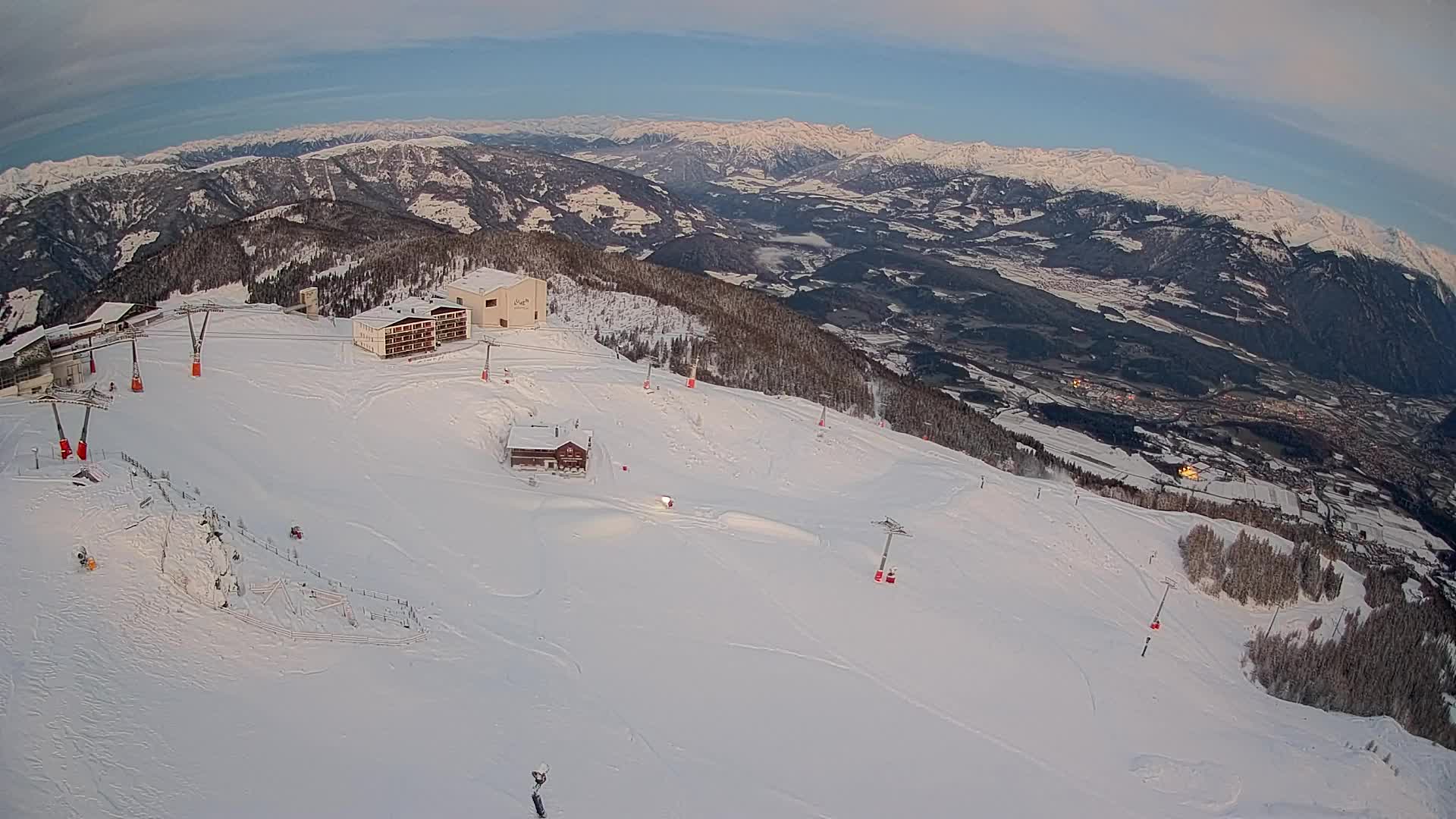 Cima estación de esquí Kronplatz | vista hacia Brunico