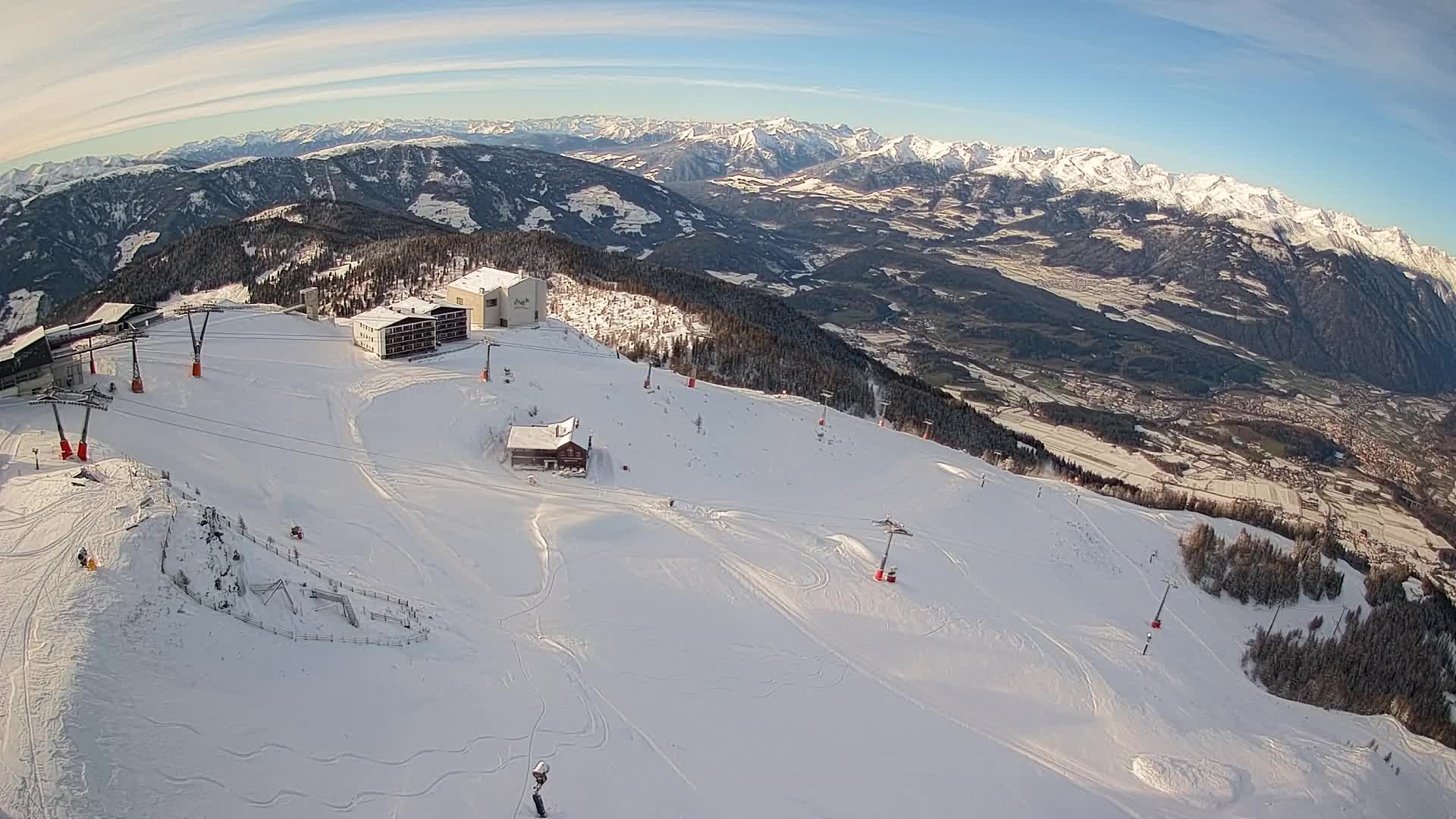 Cima estación de esquí Kronplatz | vista hacia Brunico