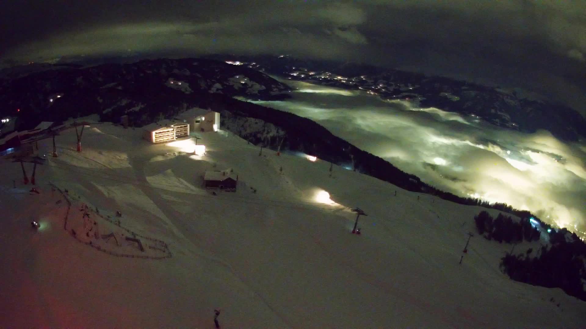 Cima estación de esquí Kronplatz | vista hacia Brunico