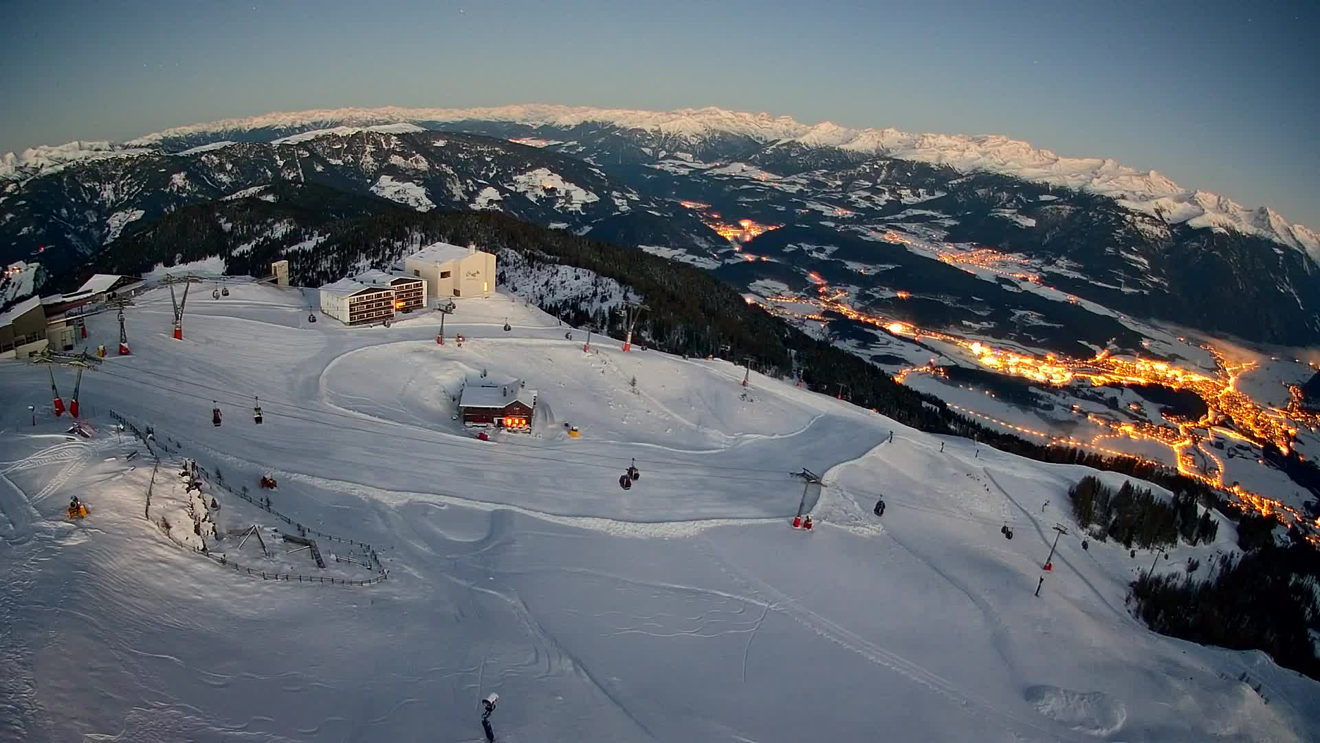Cima estación de esquí Kronplatz | vista hacia Brunico
