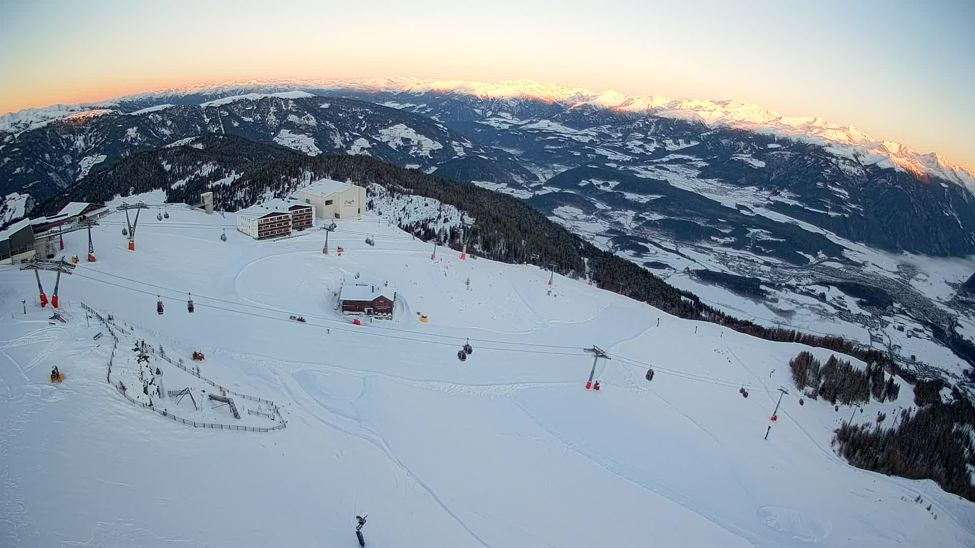 Skigebiet Kronplatz Gipfel | Blick auf Bruneck