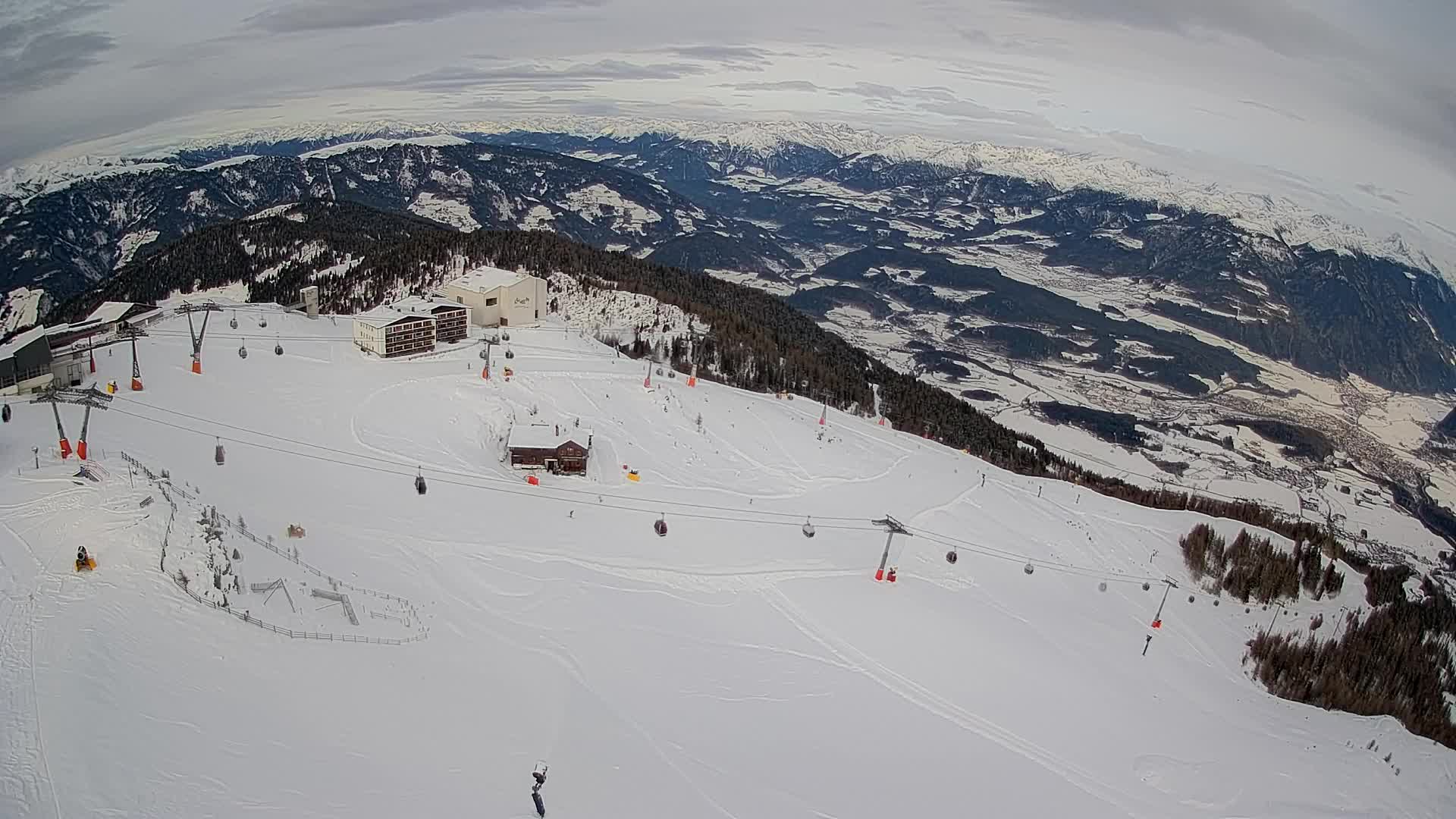 Stazione sciistica di Plan de Corones | vista su Brunico