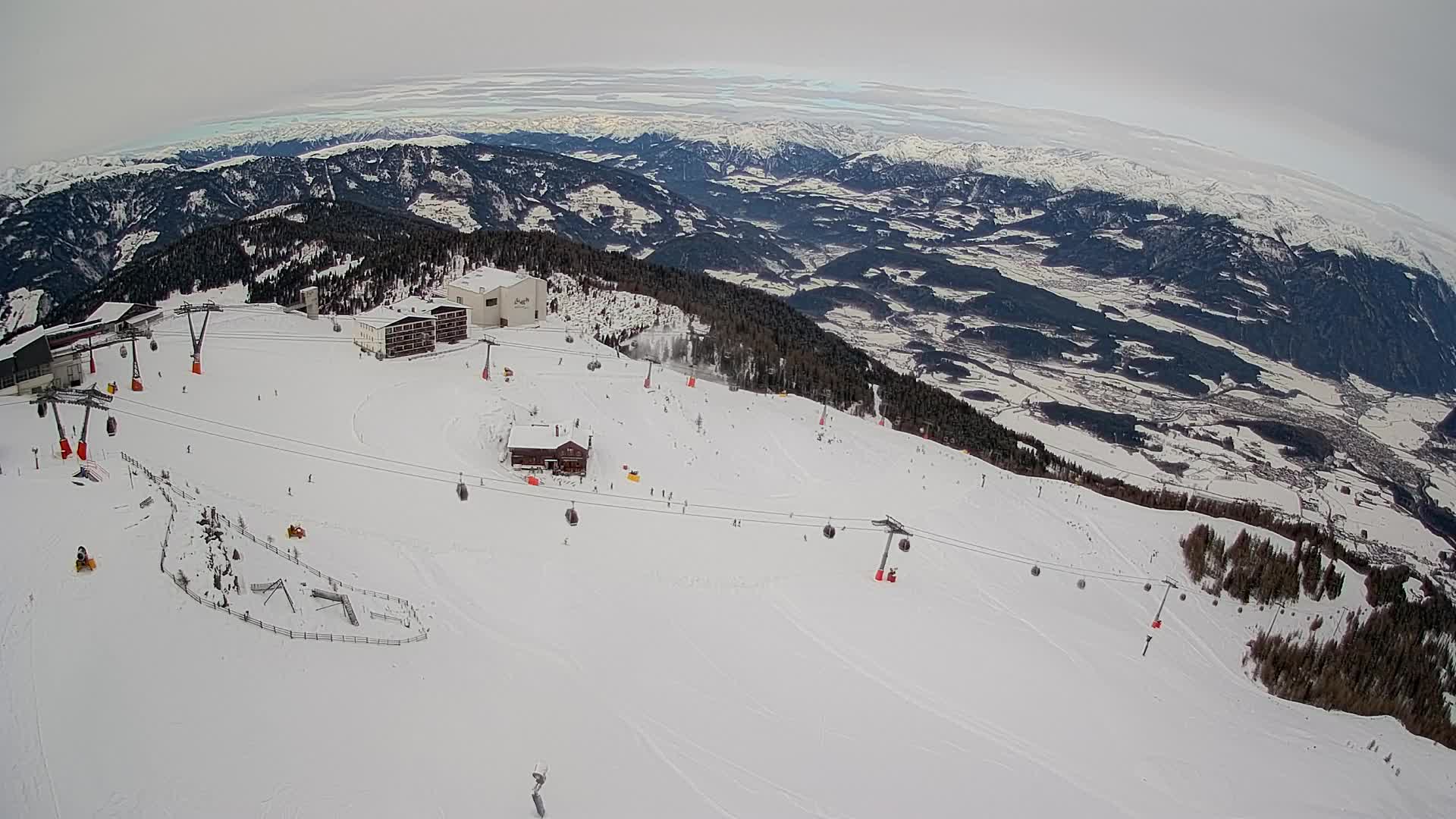 Cima estación de esquí Kronplatz | vista hacia Brunico
