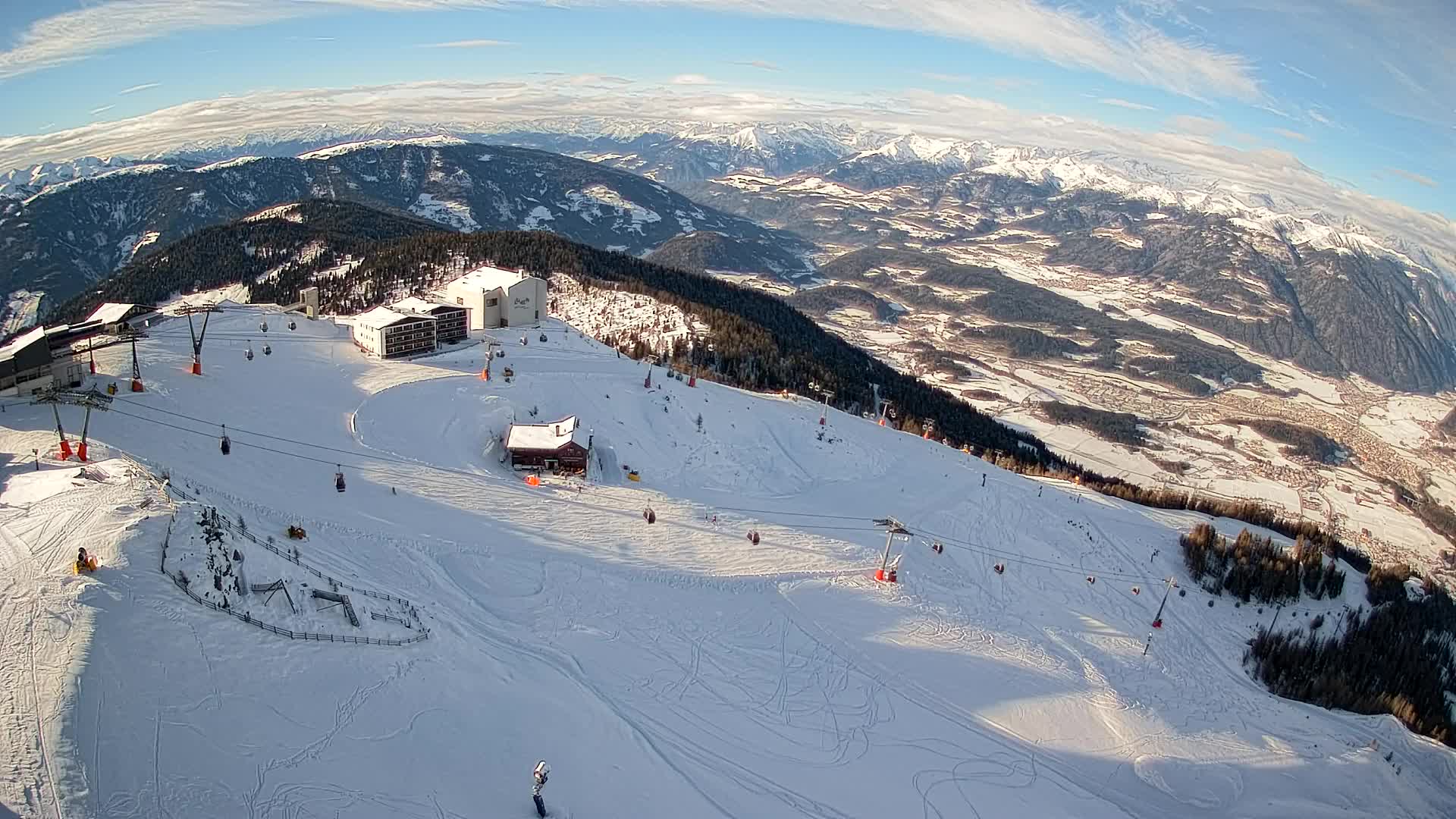 Cima estación de esquí Kronplatz | vista hacia Brunico