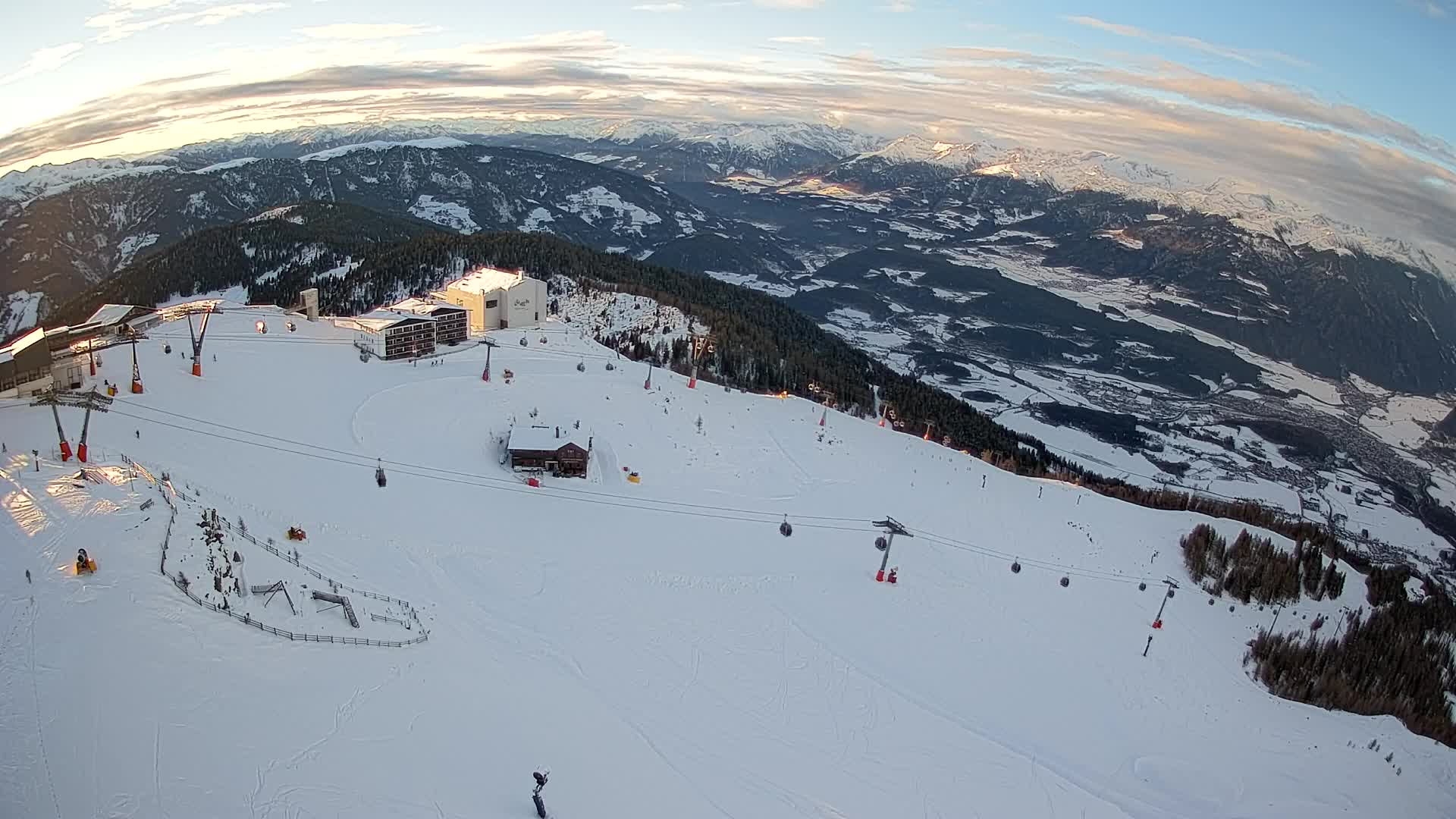 Skigebiet Kronplatz Gipfel | Blick auf Bruneck