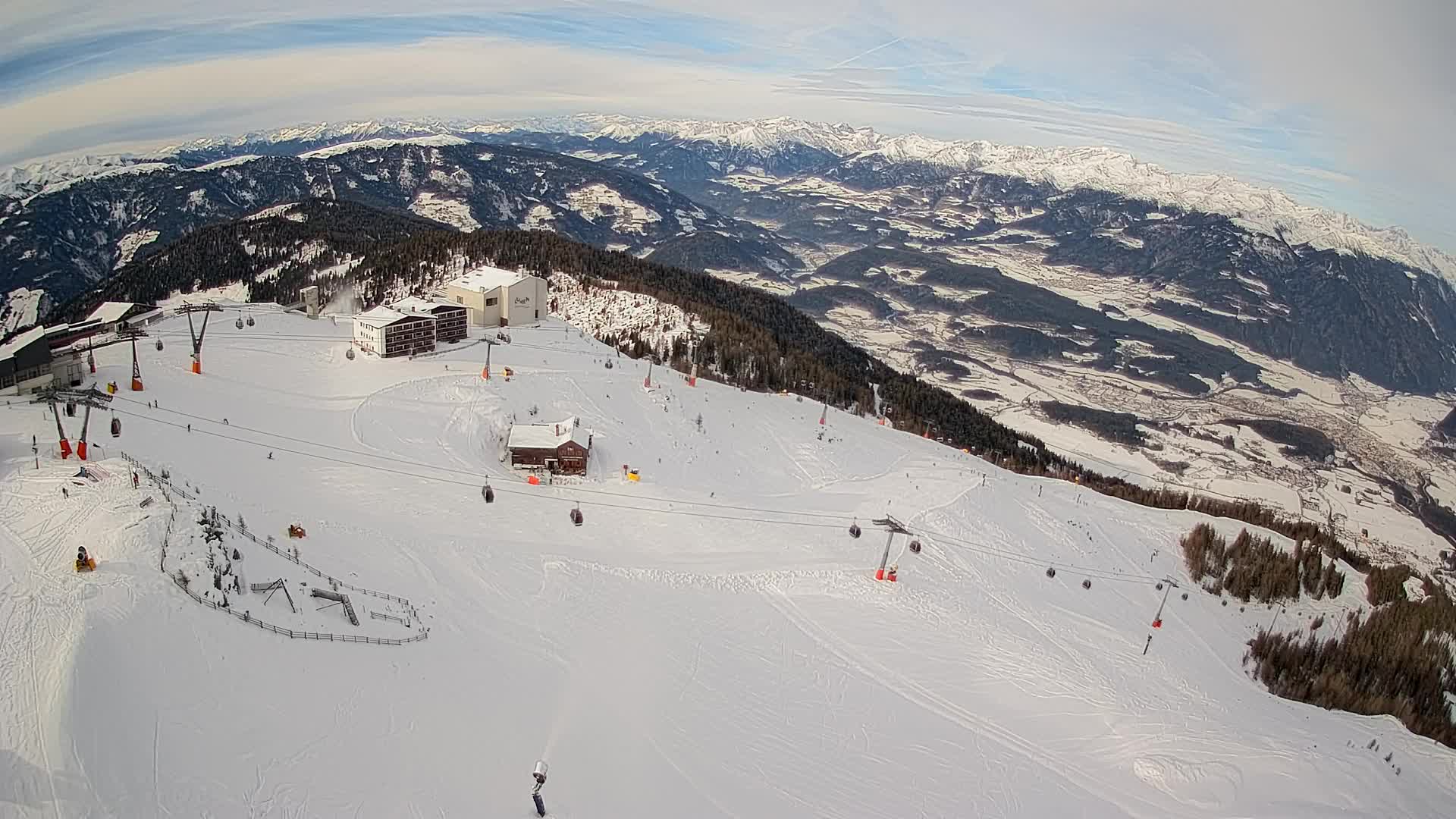 Cima estación de esquí Kronplatz | vista hacia Brunico