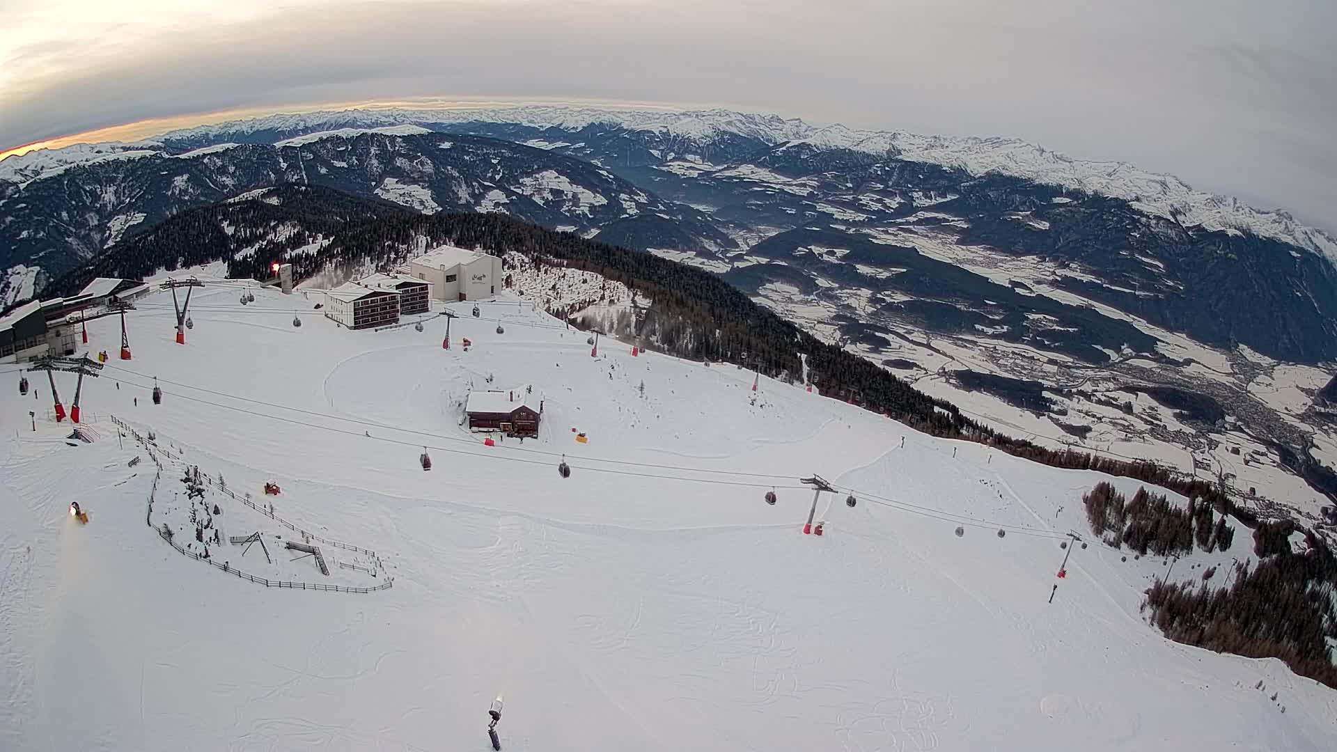 Stazione sciistica di Plan de Corones | vista su Brunico