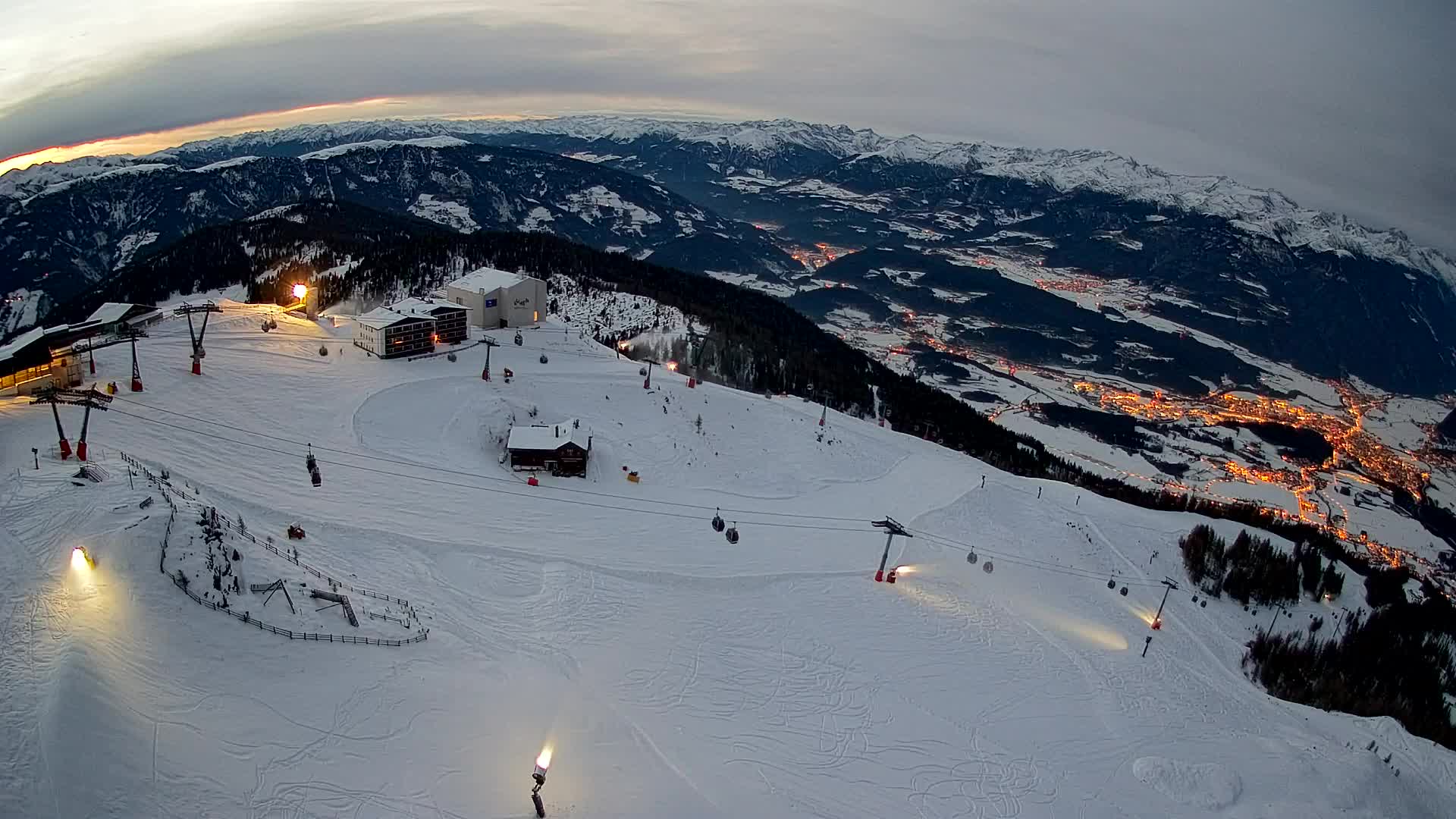 Stazione sciistica di Plan de Corones | vista su Brunico