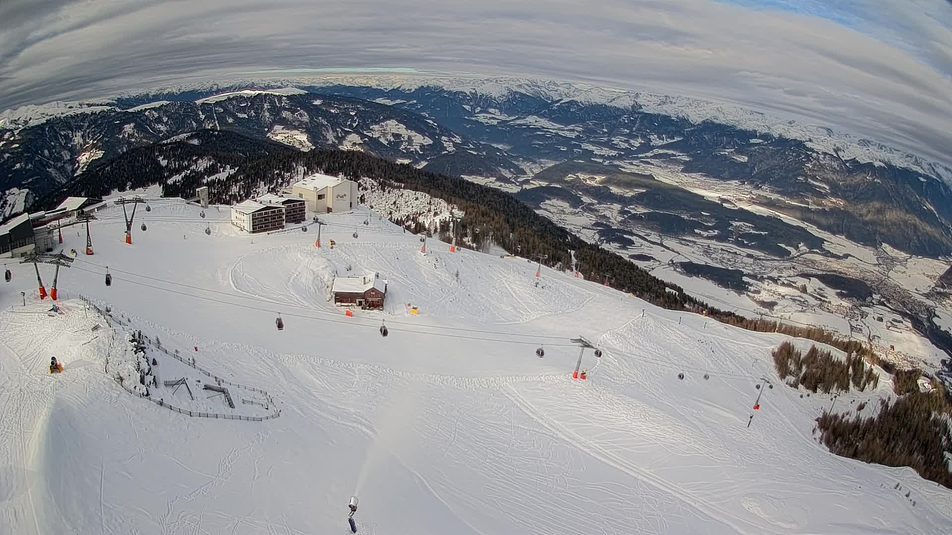 Skigebiet Kronplatz Gipfel | Blick auf Bruneck
