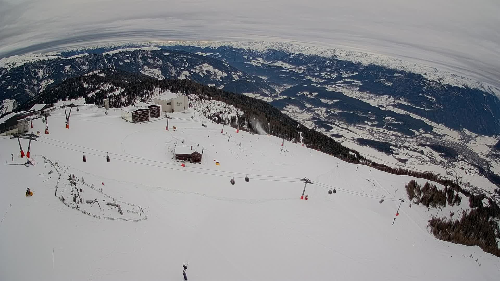 Cima estación de esquí Kronplatz | vista hacia Brunico