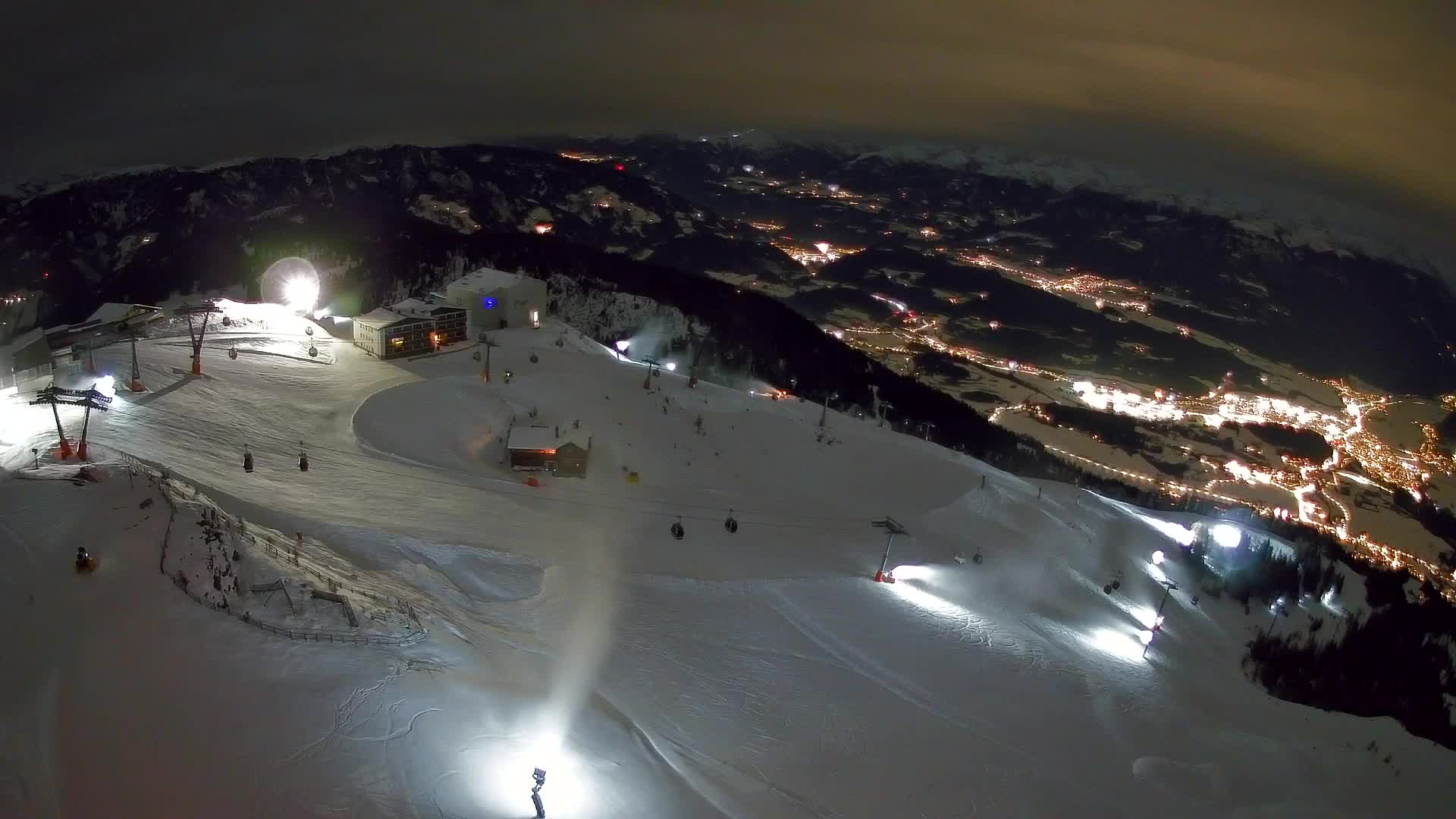 Cima estación de esquí Kronplatz | vista hacia Brunico