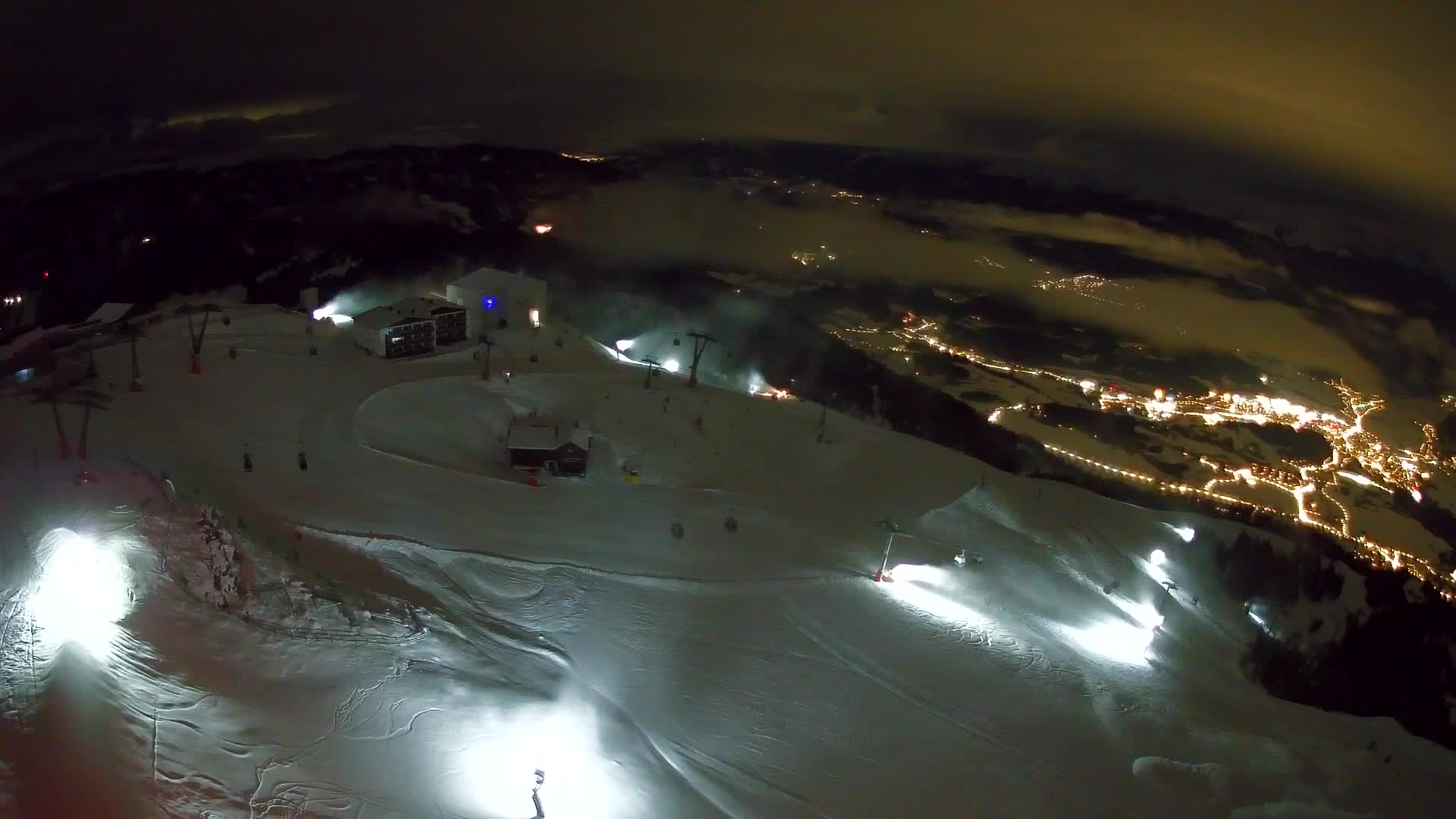Cima estación de esquí Kronplatz | vista hacia Brunico