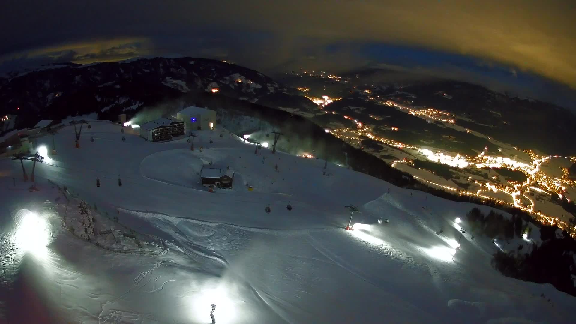 Cima estación de esquí Kronplatz | vista hacia Brunico