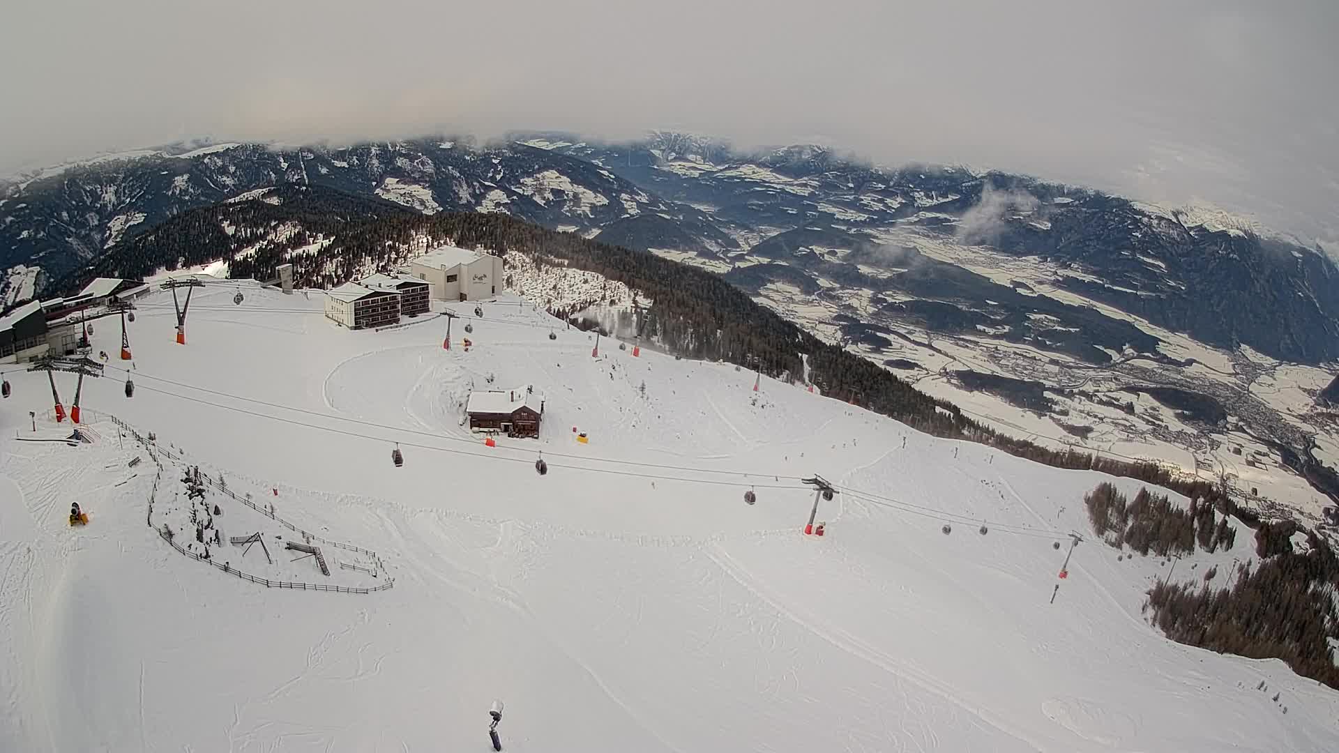 Cima estación de esquí Kronplatz | vista hacia Brunico