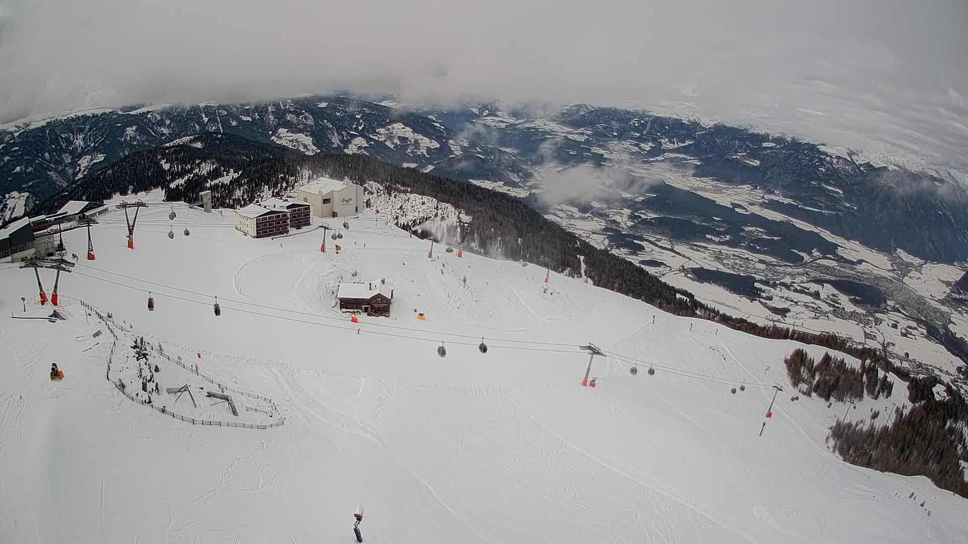 Cima estación de esquí Kronplatz | vista hacia Brunico