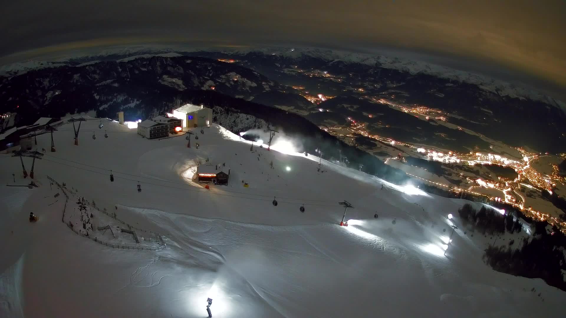 Cima estación de esquí Kronplatz | vista hacia Brunico