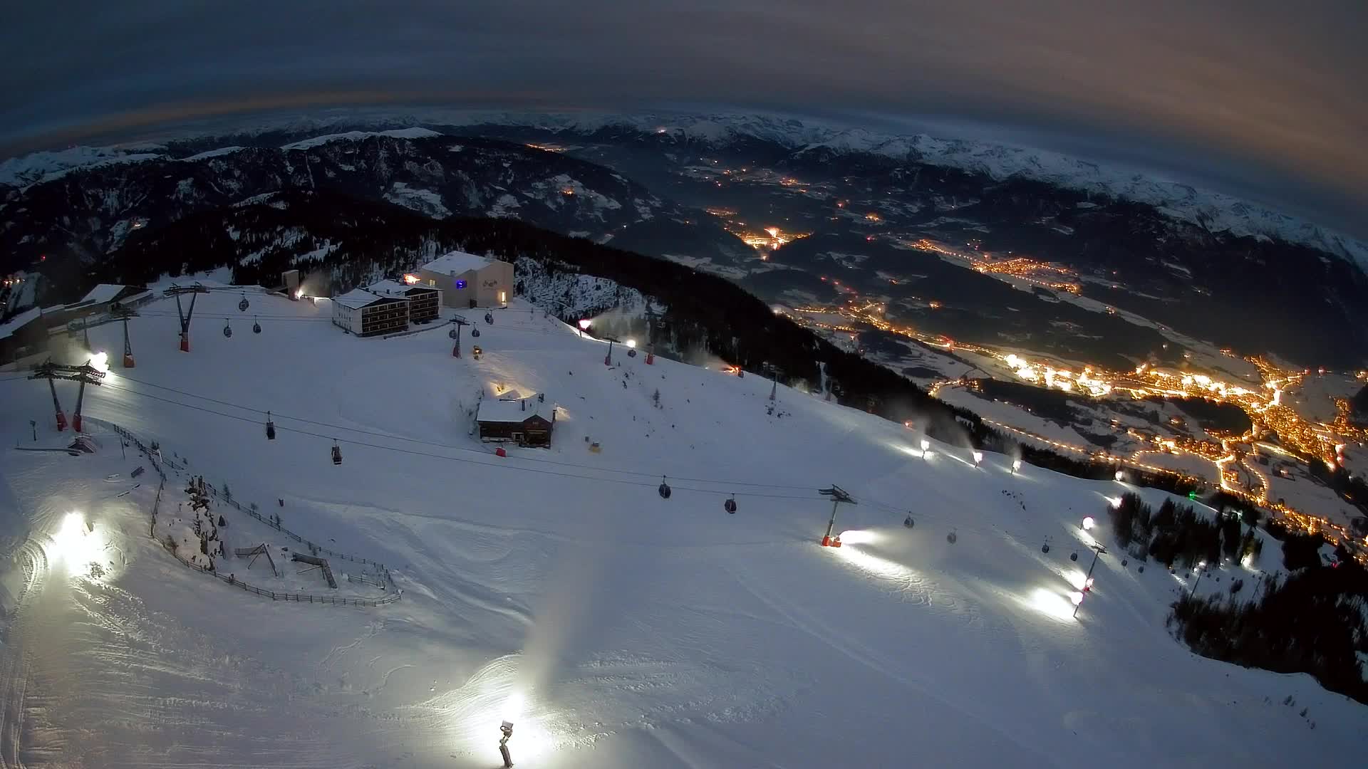 Stazione sciistica di Plan de Corones | vista su Brunico