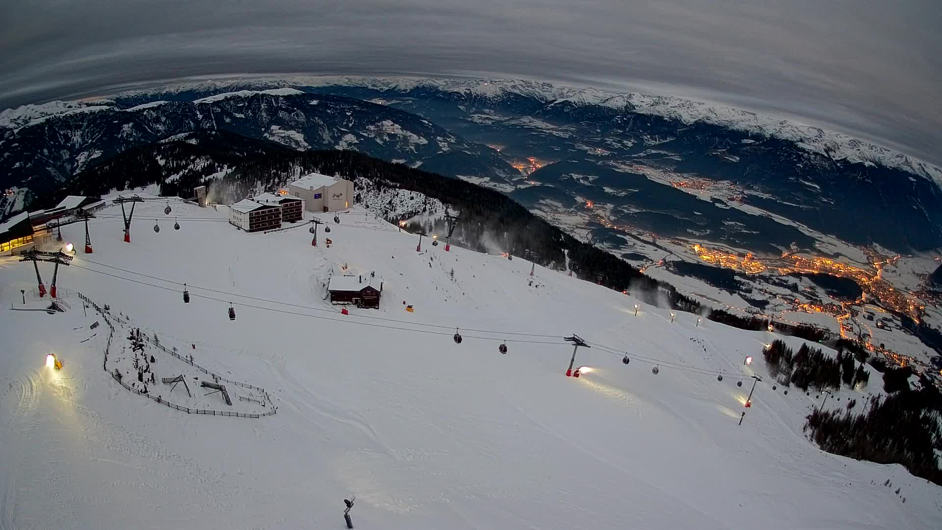 Cima estación de esquí Kronplatz | vista hacia Brunico