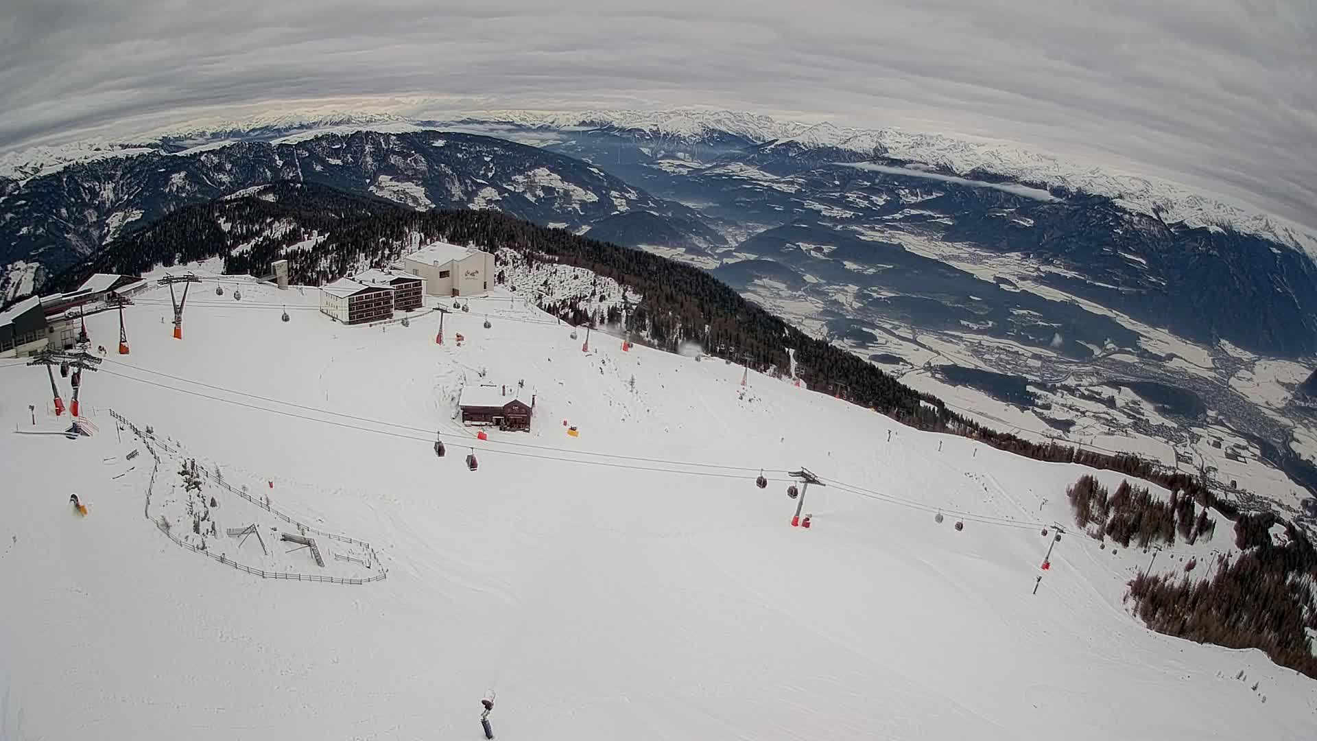 Cima estación de esquí Kronplatz | vista hacia Brunico