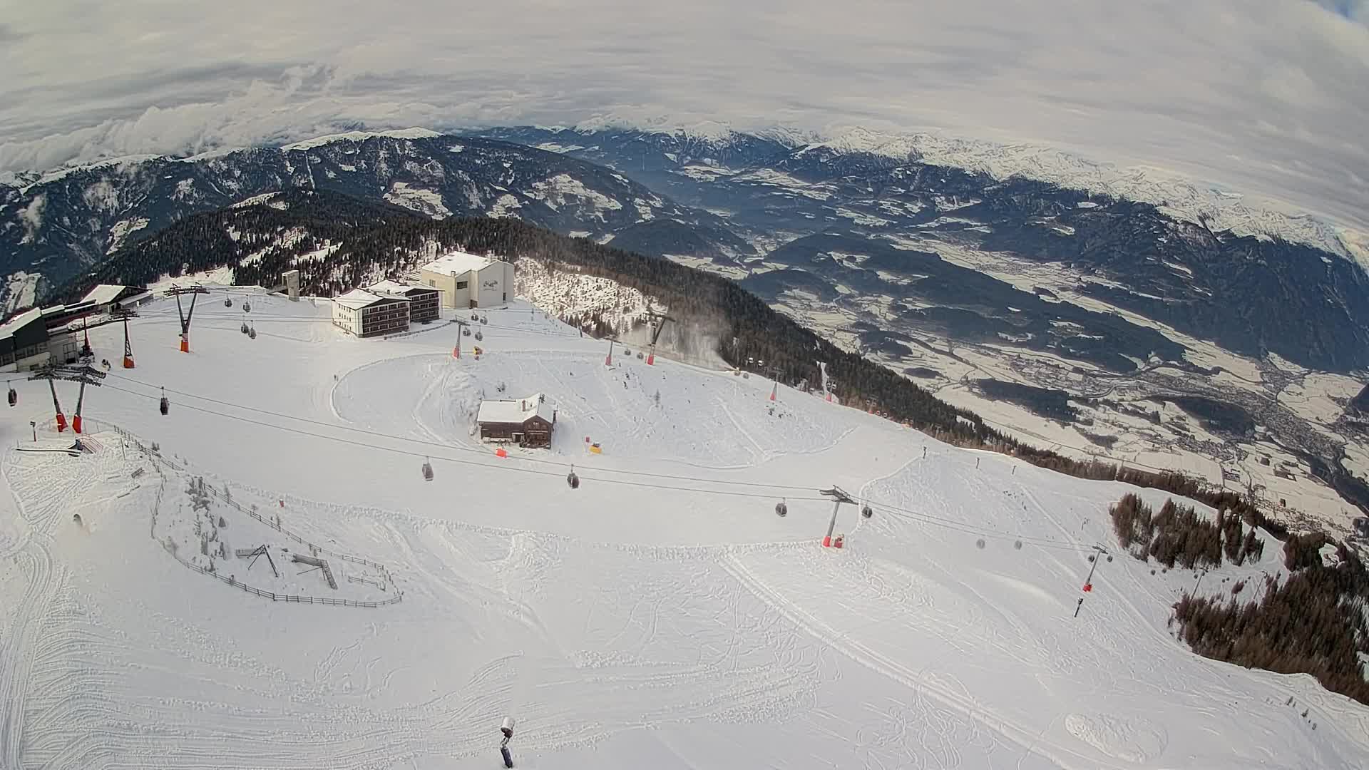 Stazione sciistica di Plan de Corones | vista su Brunico