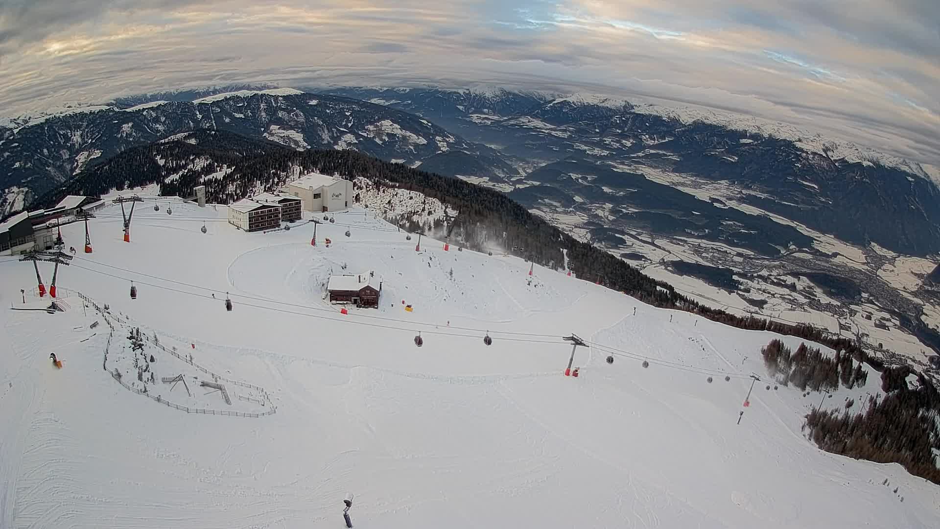 Station de ski Kronplatz sommet | vue sur Brunico