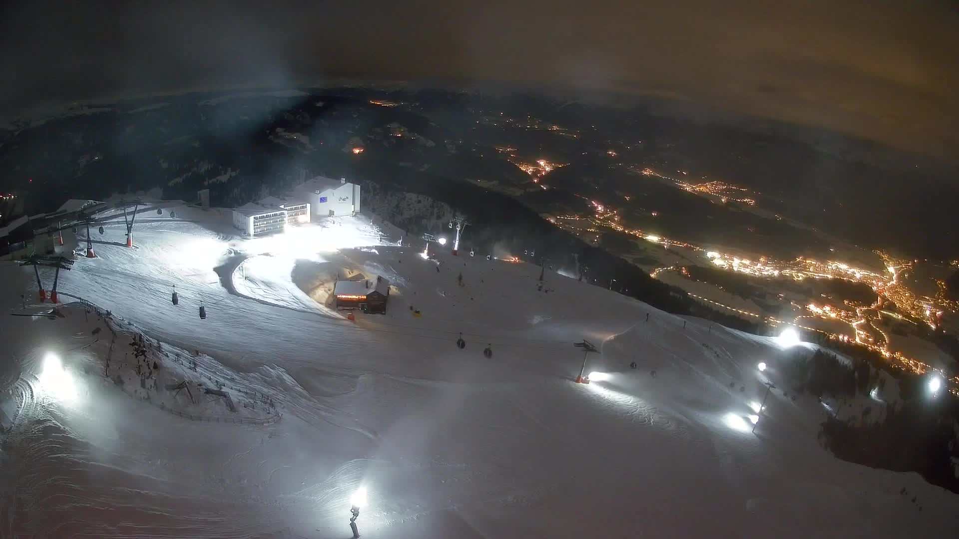 Cima estación de esquí Kronplatz | vista hacia Brunico