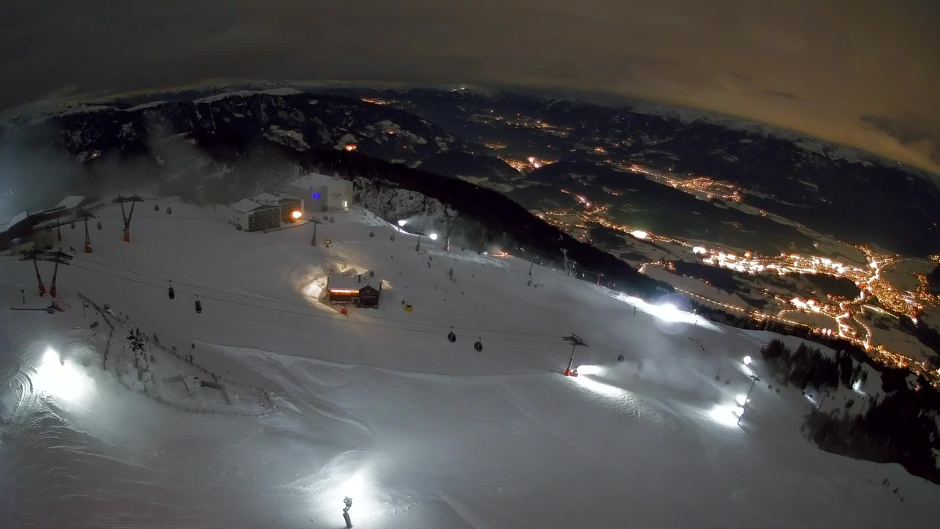 Cima estación de esquí Kronplatz | vista hacia Brunico