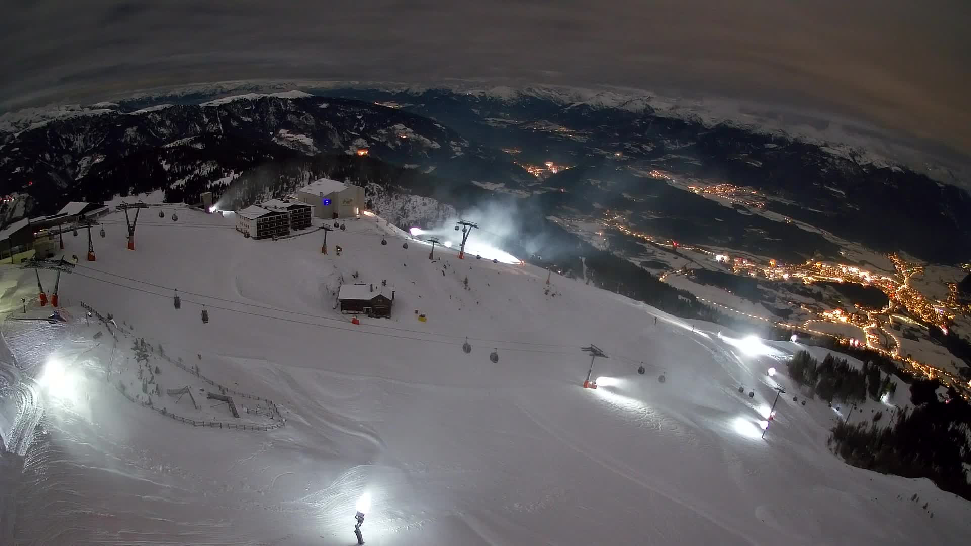 Cima estación de esquí Kronplatz | vista hacia Brunico