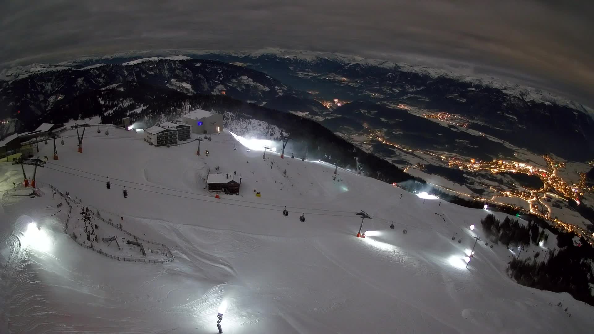 Cima estación de esquí Kronplatz | vista hacia Brunico