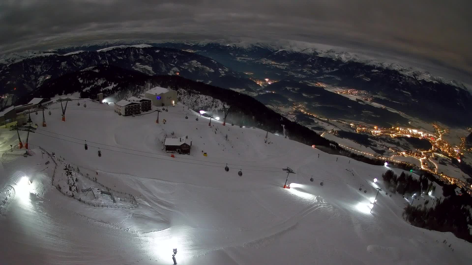 Stazione sciistica di Plan de Corones | vista su Brunico