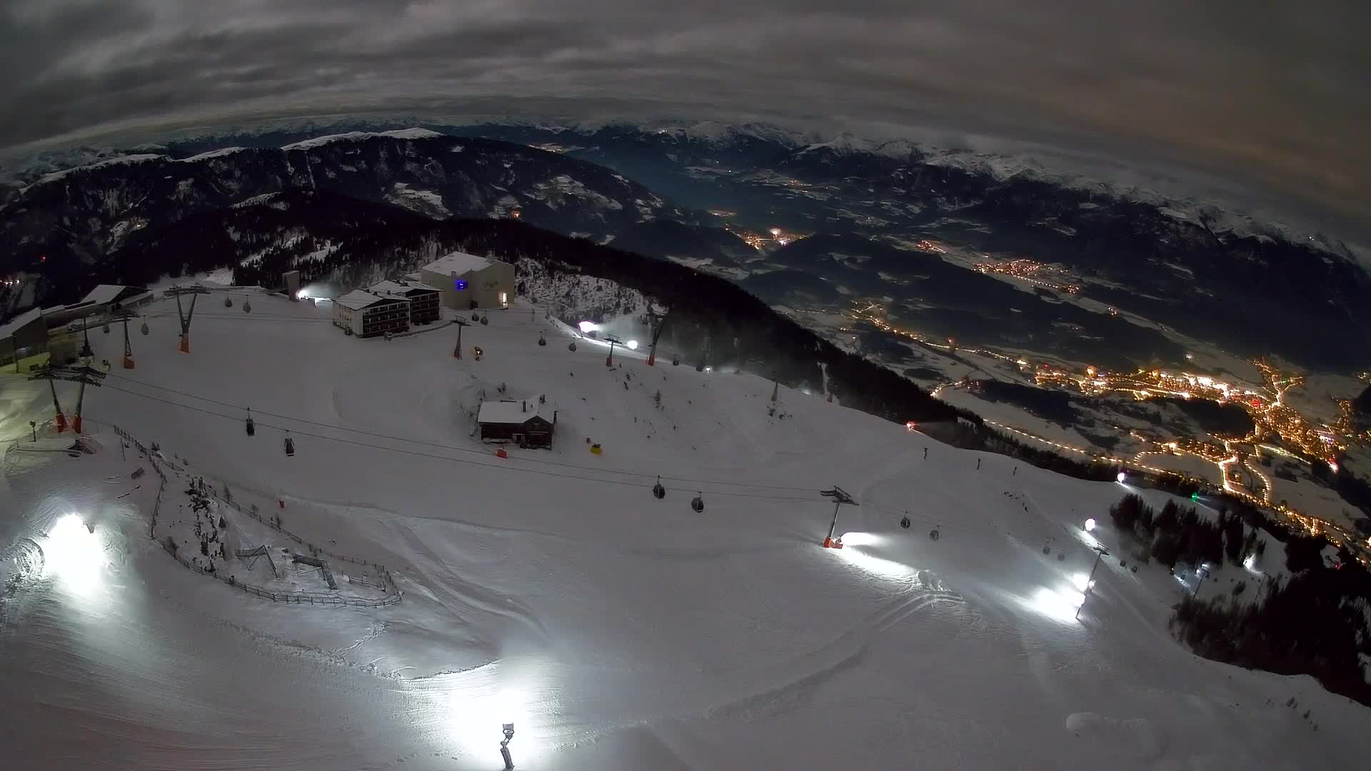 Cima estación de esquí Kronplatz | vista hacia Brunico