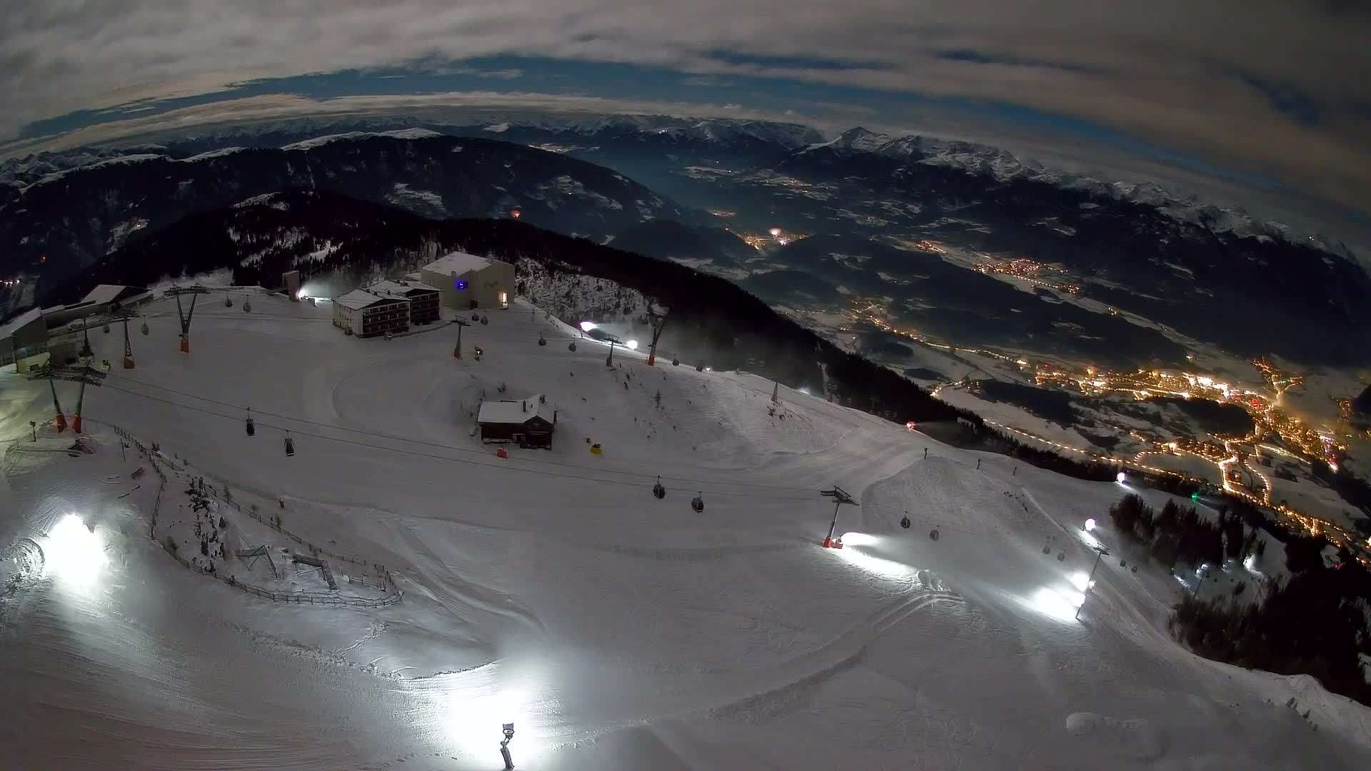 Cima estación de esquí Kronplatz | vista hacia Brunico